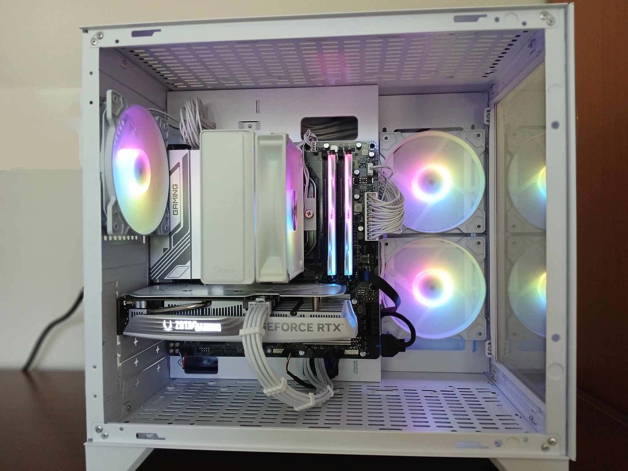 White AM5 | RTX 4060 | Ryzen 5 8400F | 32GB RAM