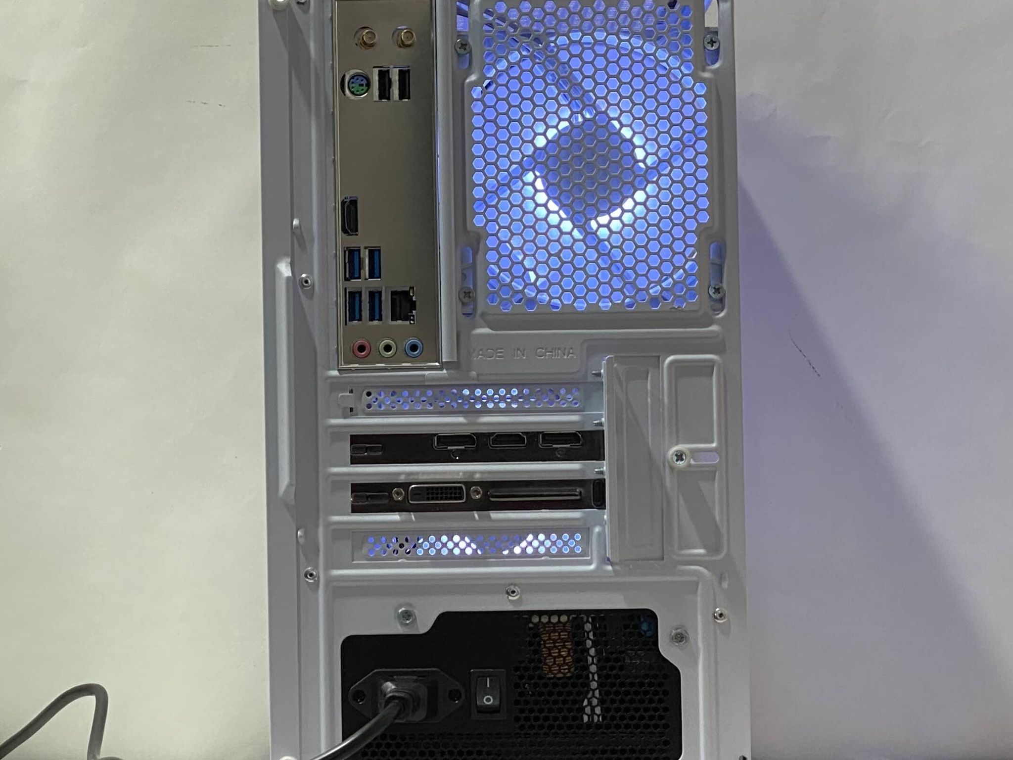 RTX 2060 Super, Ryzen 5 5600, 16GB DDR4, 512GB NVMe SSD, WiFi - Gaming PC
