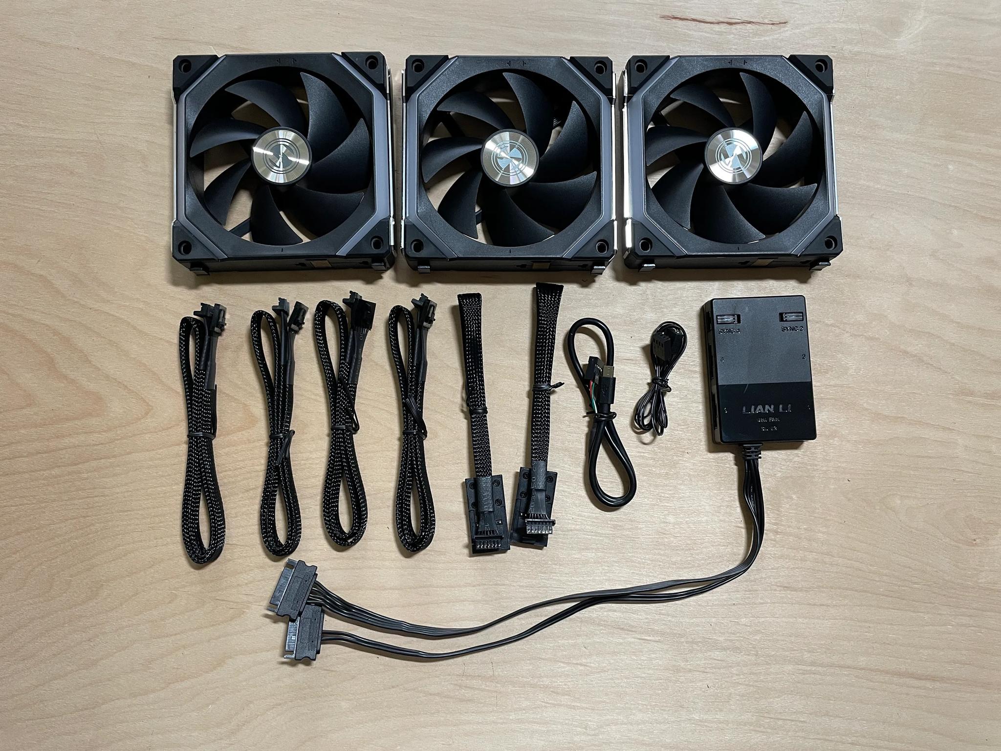 *LIKE NEW* Lian-Li UNI Fan SL120 v2 Fans with Controller (black, triple pack)