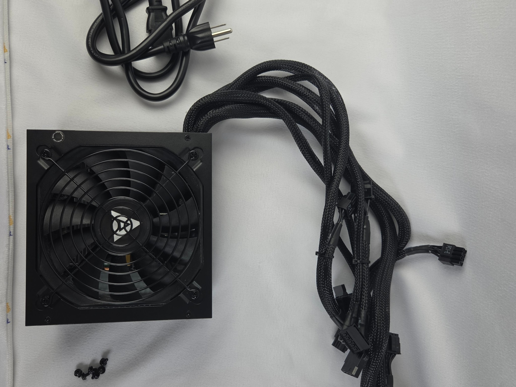 Apevia ATX-PR600W PC Power Supply 80+ Gold Certified Non-modular