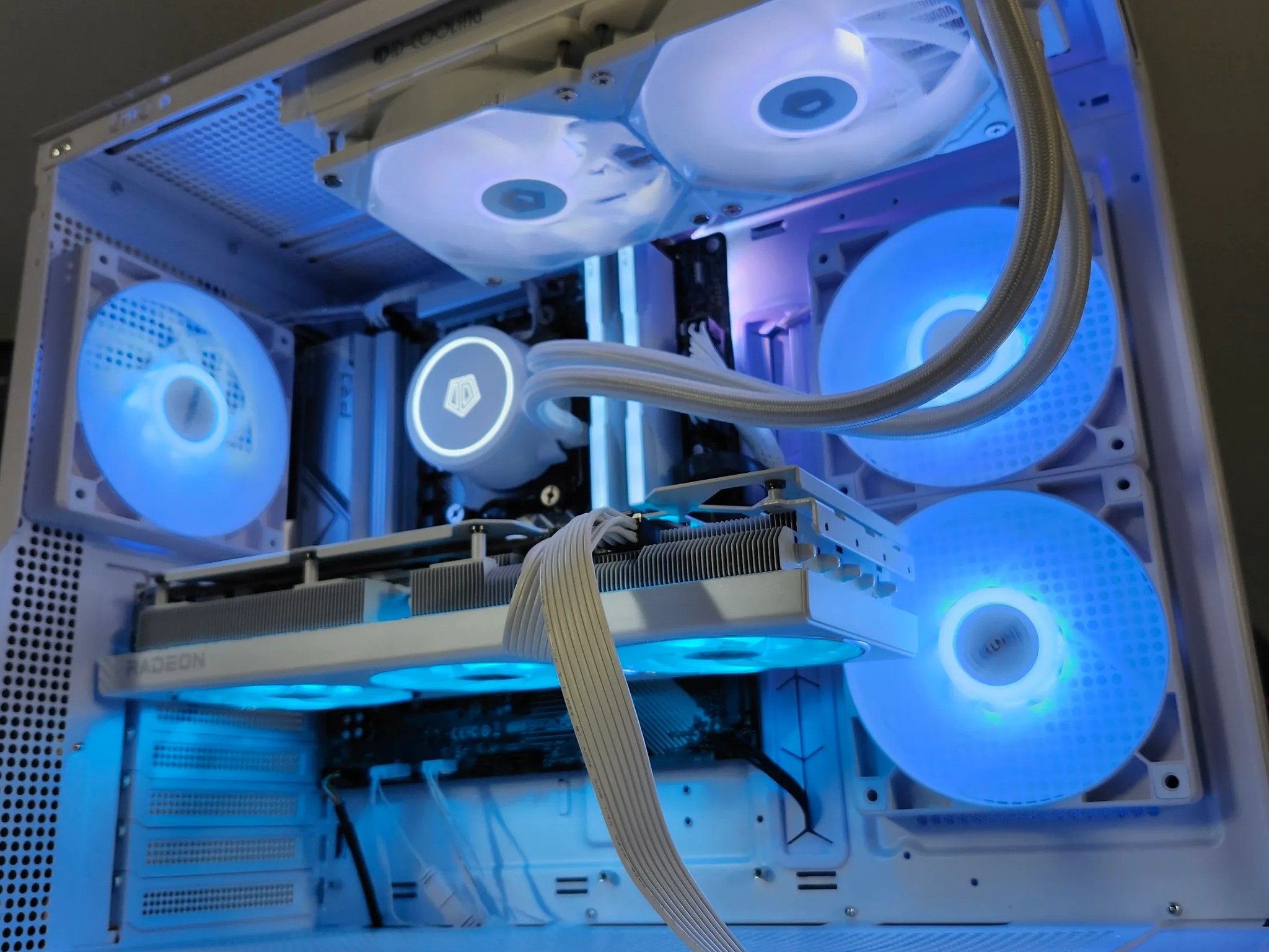 7800XT | 7500f White Gaming PC