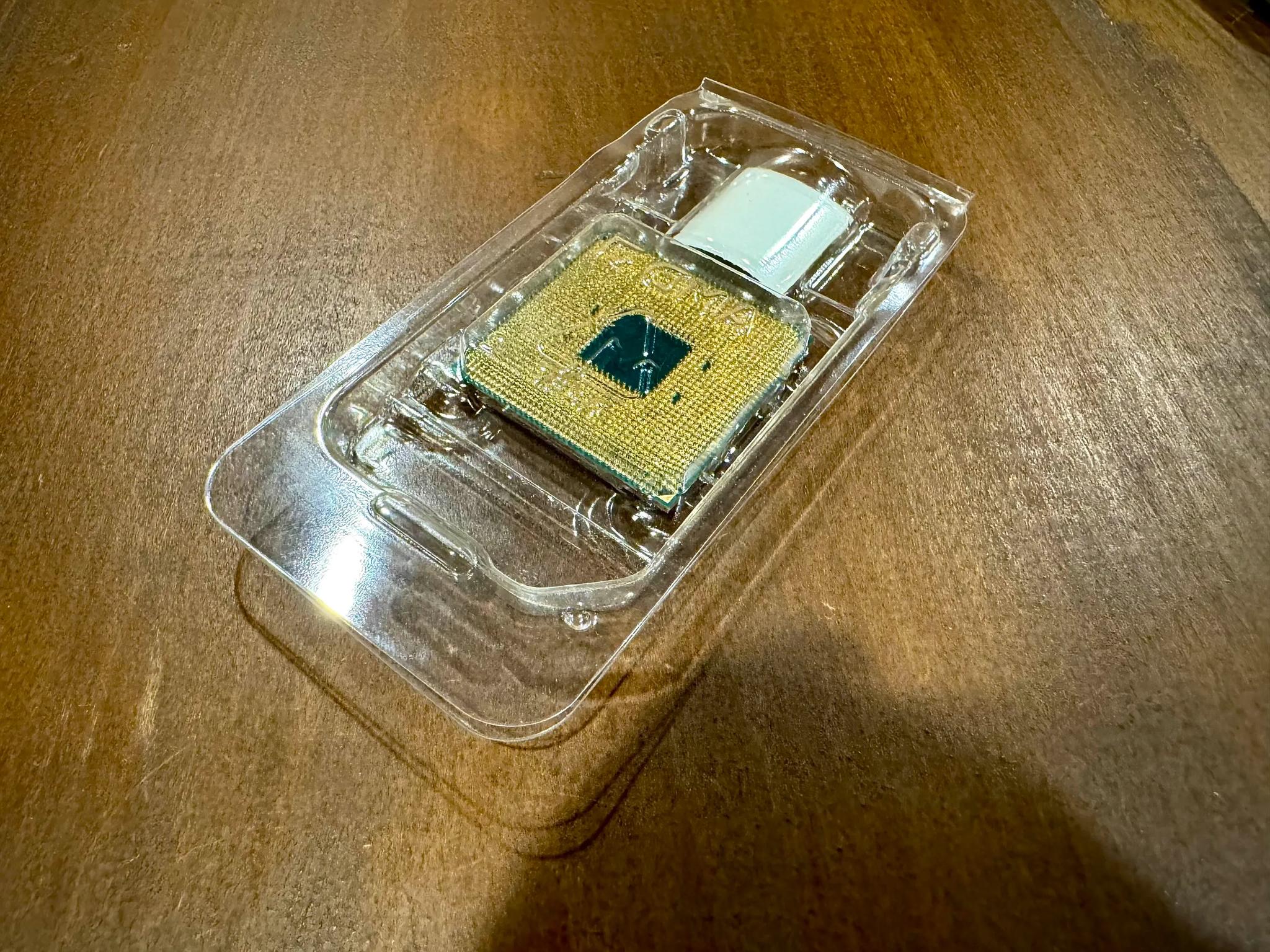 AMD Ryzen 7 3800X + Stock Cooler