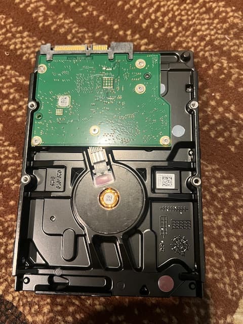 Seagate Desktop SSHD Internal Hard Drive 1 TB SATA 3.5 Inch.