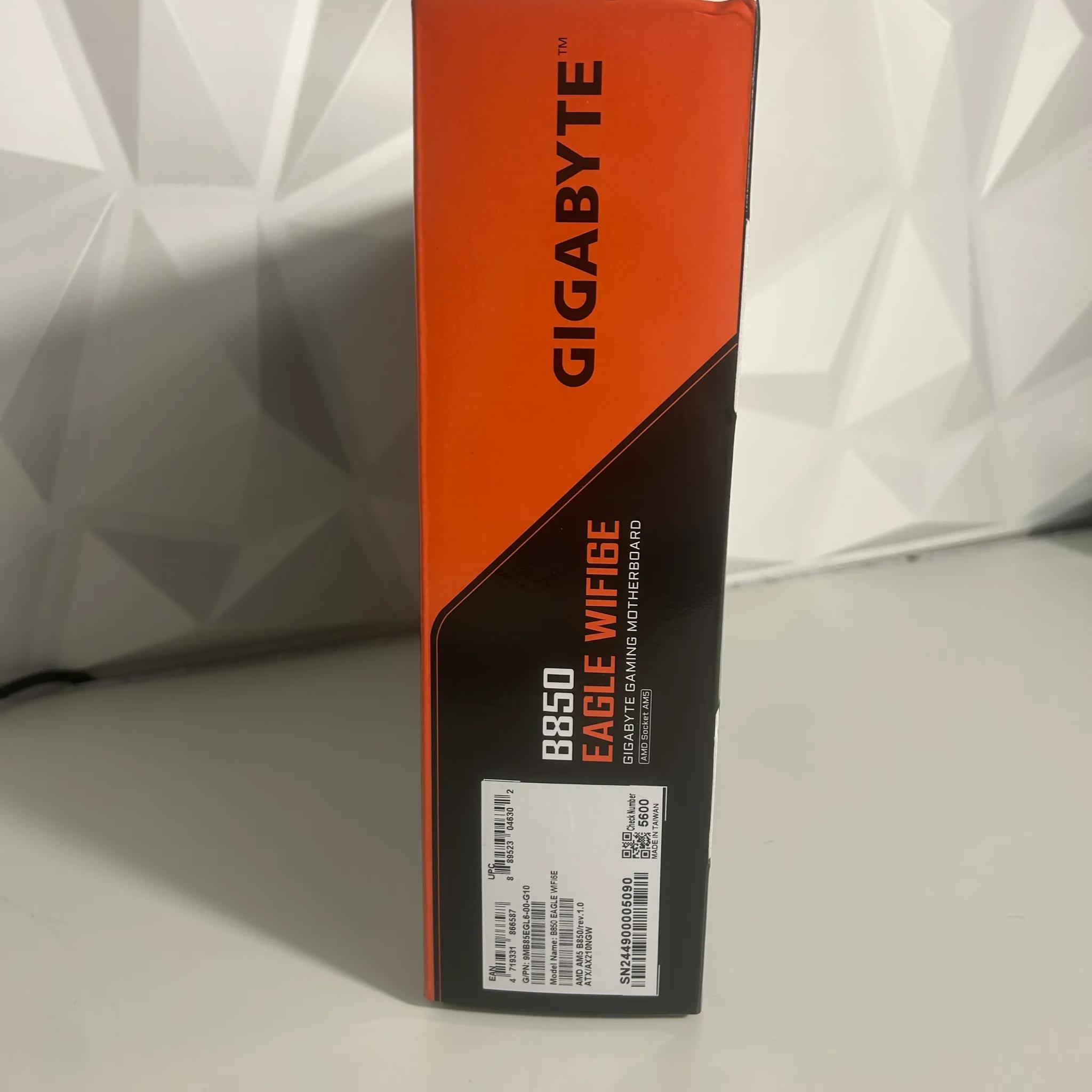 Gigabyte EAGLE OC B850 Gaming Motherboard - Wi-Fi 6E