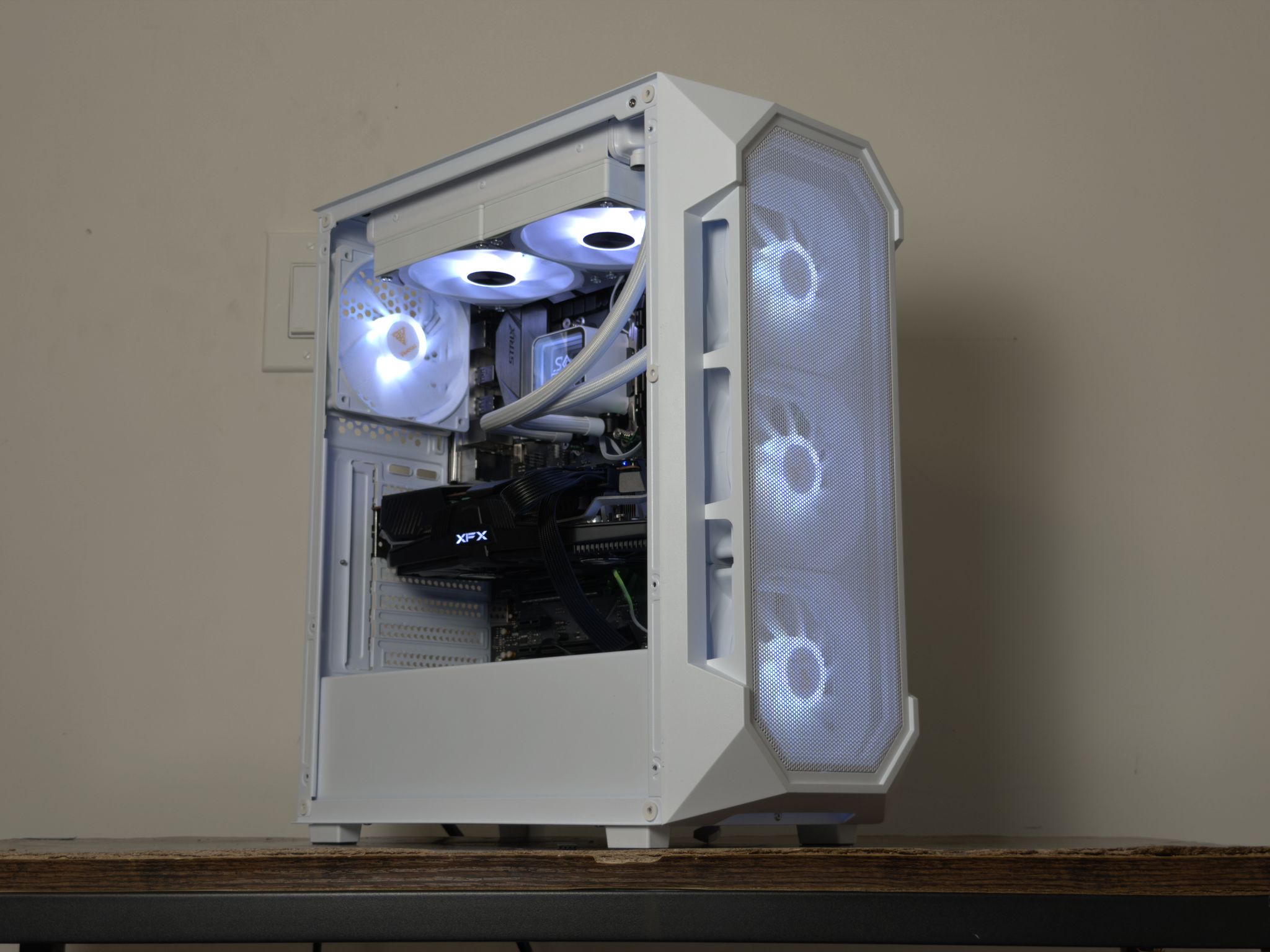 ⚪️  Custom Ryzen 7 Gaming PC ⚪️ RX 5700 XT, 16gb RAM, 500gb SSD