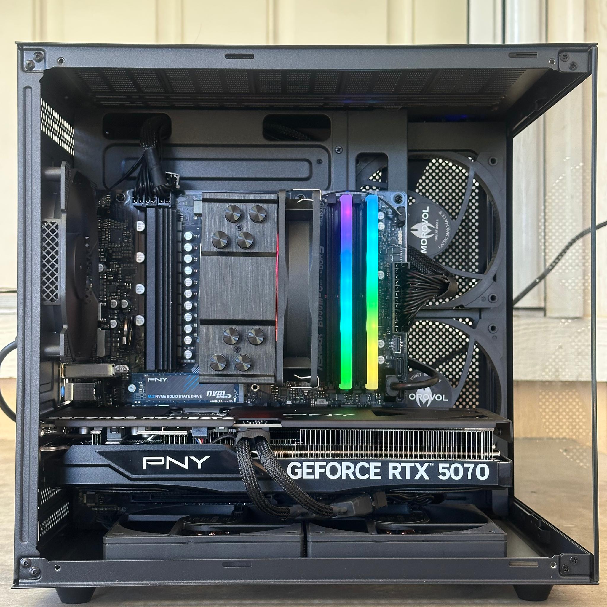 Rtx 5070 / Ryzen 7 8700F / 32GB 7200MHz / 1TB nvme ssd / Windows 11