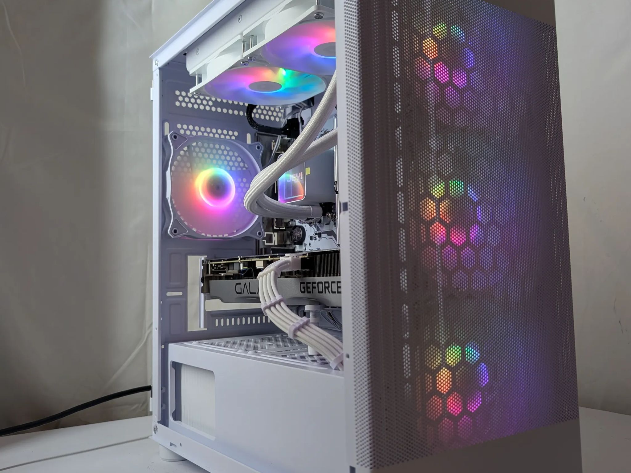 ALL WHITE | RTX 3070 | RYZEN 5 5600X | 16GB DDR4 | 500GB NVME