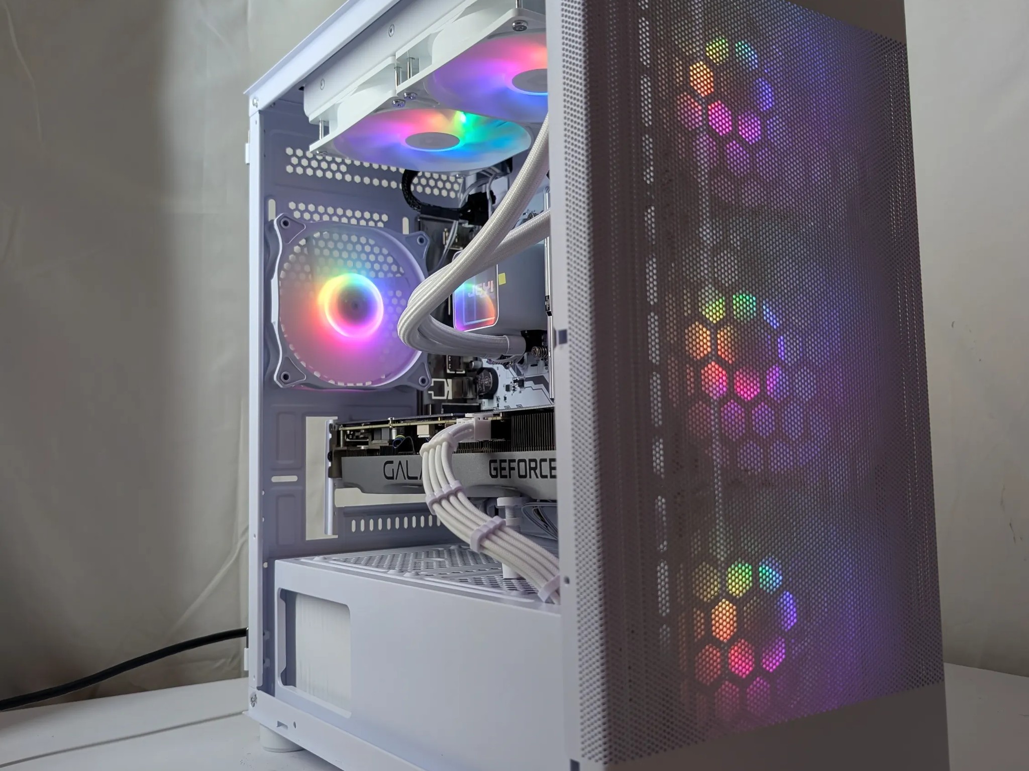 ALL WHITE | RTX 3070 | RYZEN 5 5600X | 16GB DDR4 | 500GB NVME