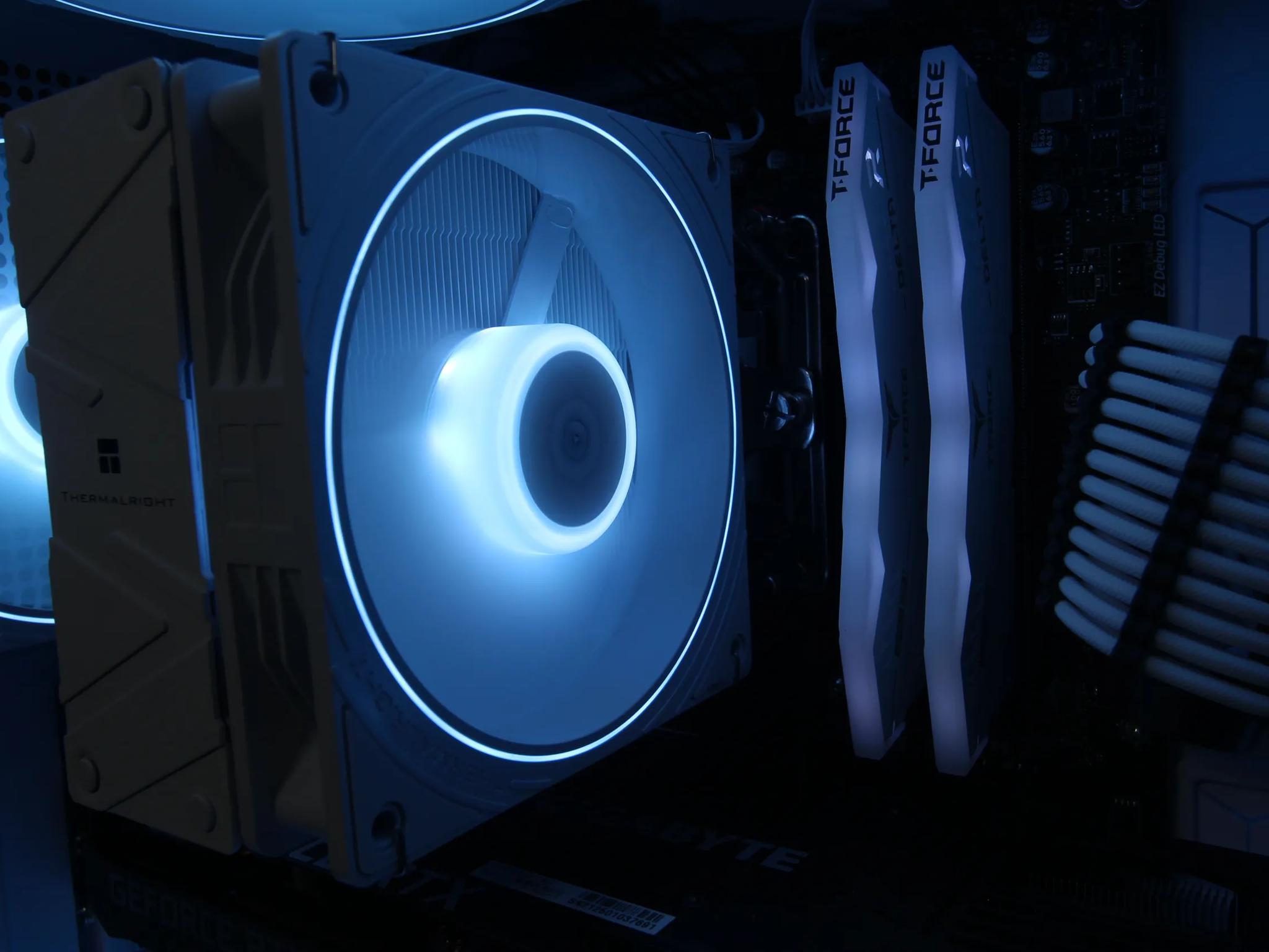 White Gaming PC / AMD Ryzen 5 7600X / RTX 3070 / 32GB / 1TB / Windows 10 Pro