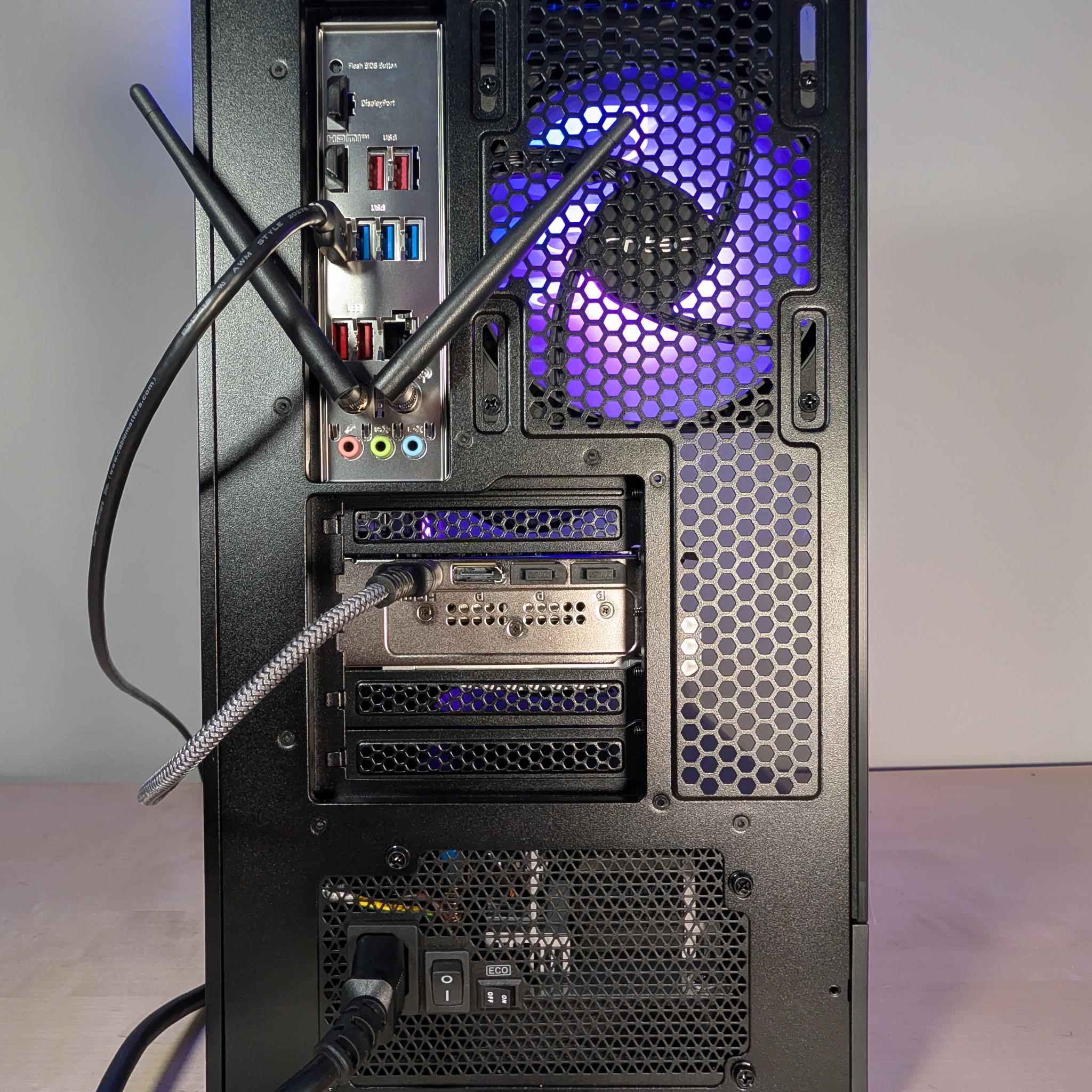 RTX 5070 // Ryzen 7 9700x // 32GB DDR5 // 1TB Gen4 NVMe // WiFi