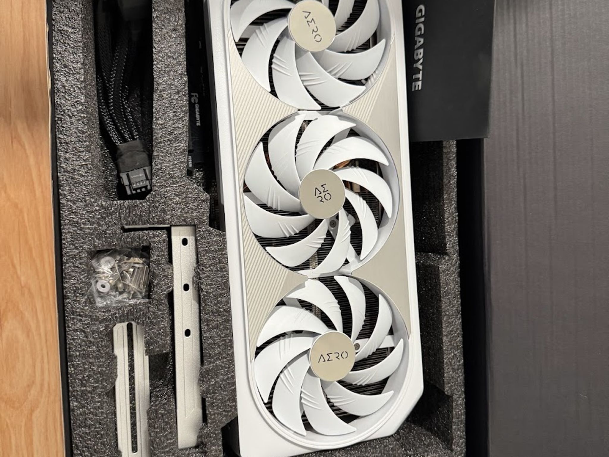 White Gigabyte GeForce RTX™ 4090 AERO OC 24G