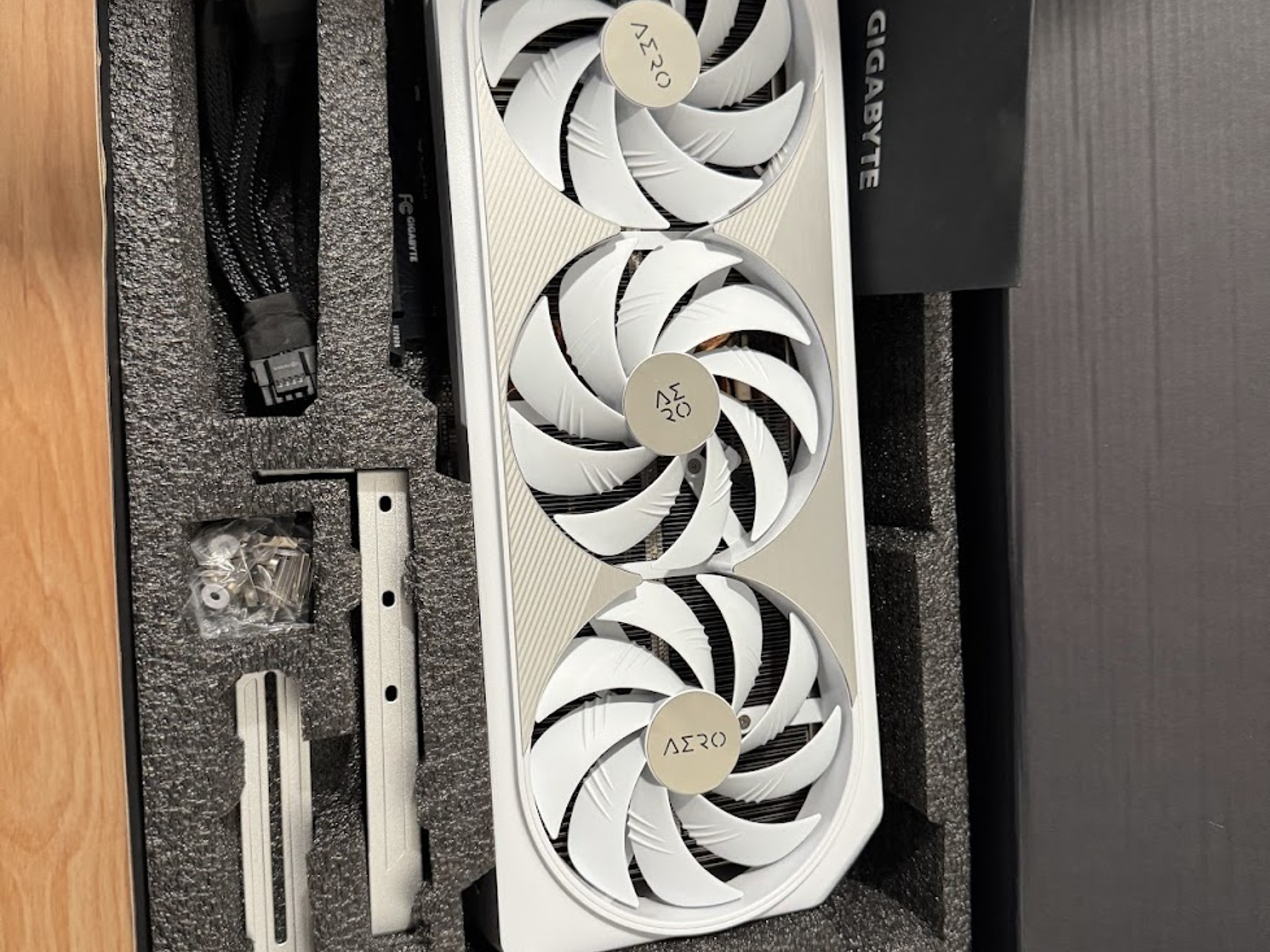 White Gigabyte GeForce RTX™ 4090 AERO OC 24G
