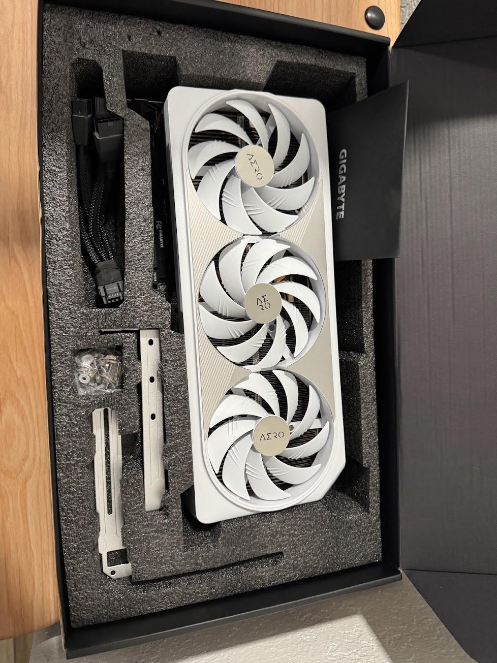 White Gigabyte GeForce RTX™ 4090 AERO OC 24G