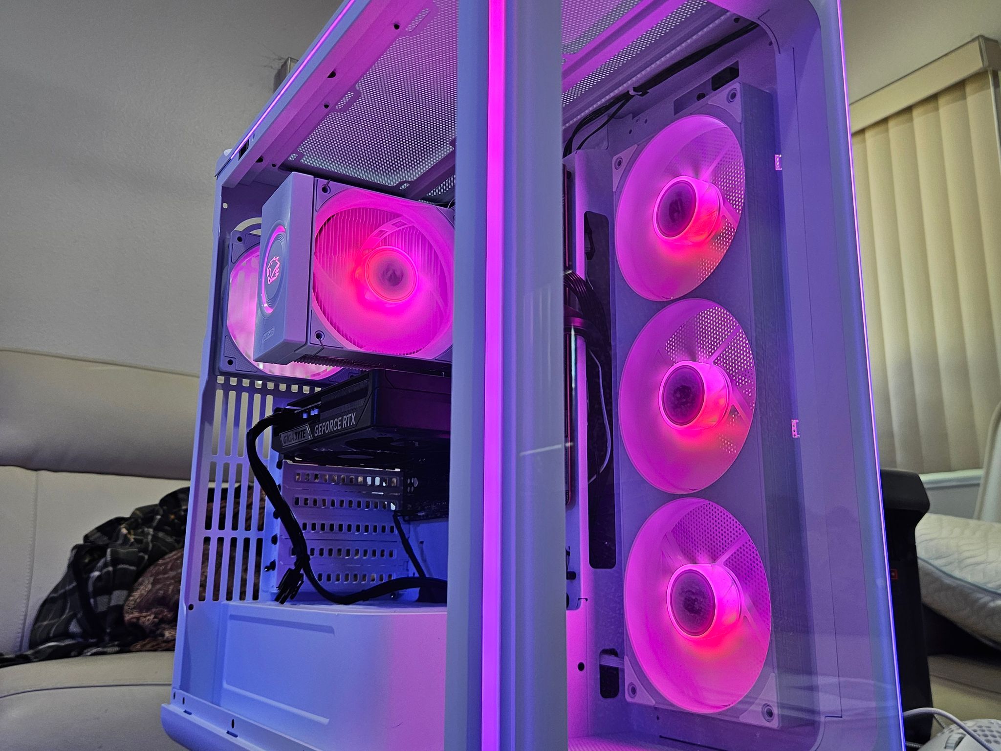 RTX 5060 Ti Gaming PC • Ryzen 5 8400F • 1TB M.2 • 16GB DDR5 • IBuyPowerPc • B650M • White
