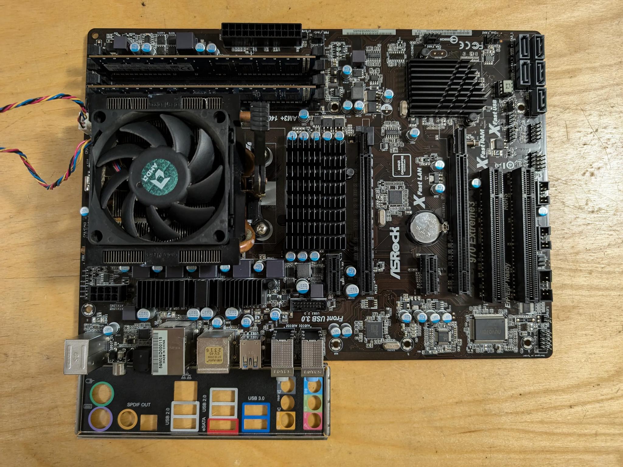 AMD FX 4350 / AsRock 970 Extreme3 / 8GB DDR3