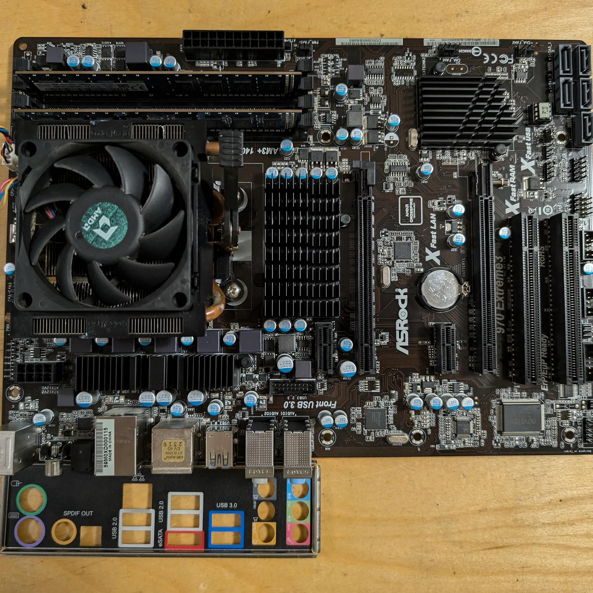 AMD FX 4350 / AsRock 970 Extreme3 / 8GB DDR3