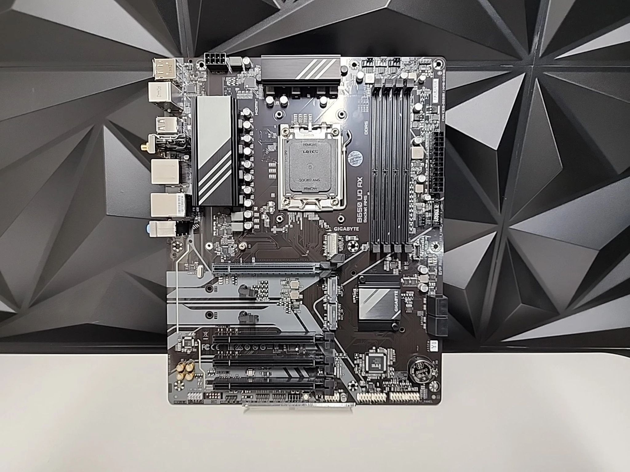 UPDATED BIOS GIGABYTE B650 UD AX WIFI DDR5 AM5 ATX MOTHERBOARD