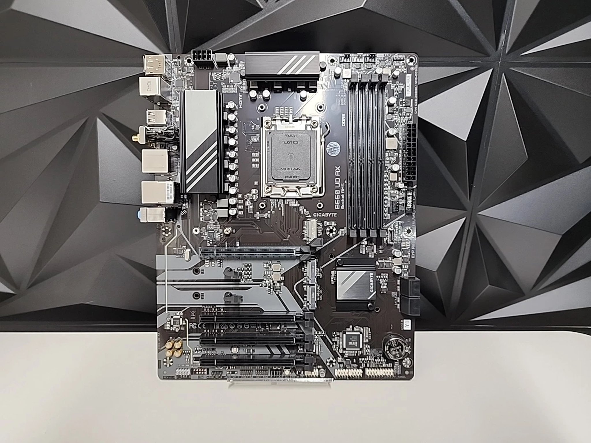 UPDATED BIOS GIGABYTE B650 UD AX WIFI DDR5 AM5 ATX MOTHERBOARD