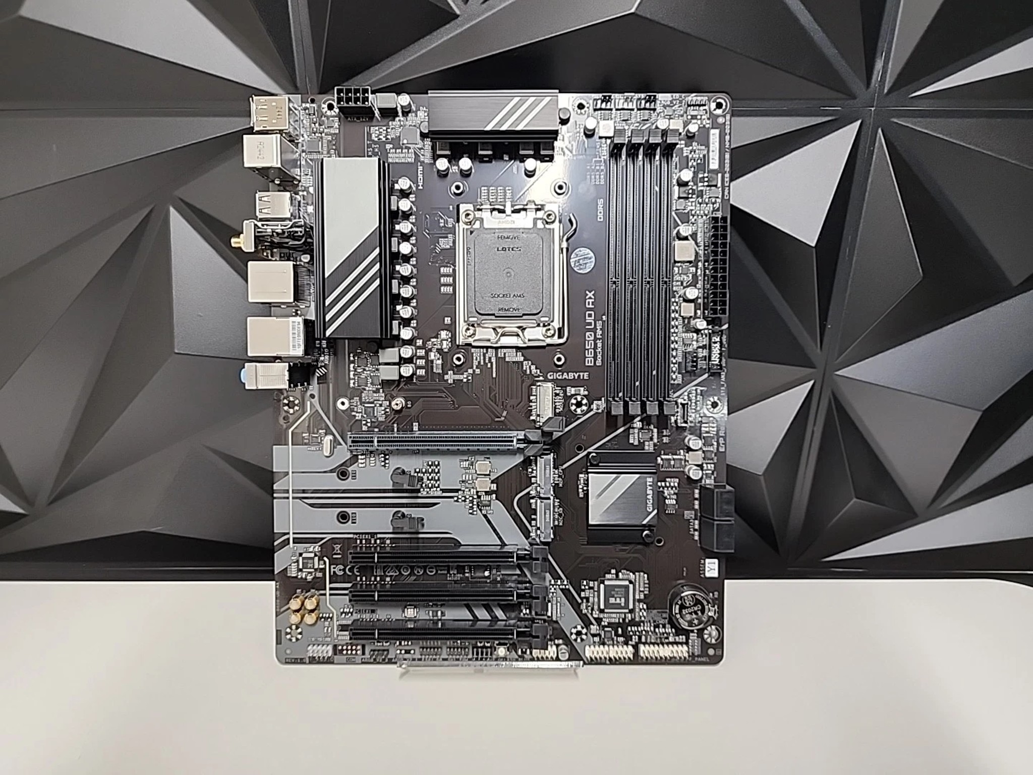 UPDATED BIOS GIGABYTE B650 UD AX WIFI DDR5 AM5 ATX MOTHERBOARD