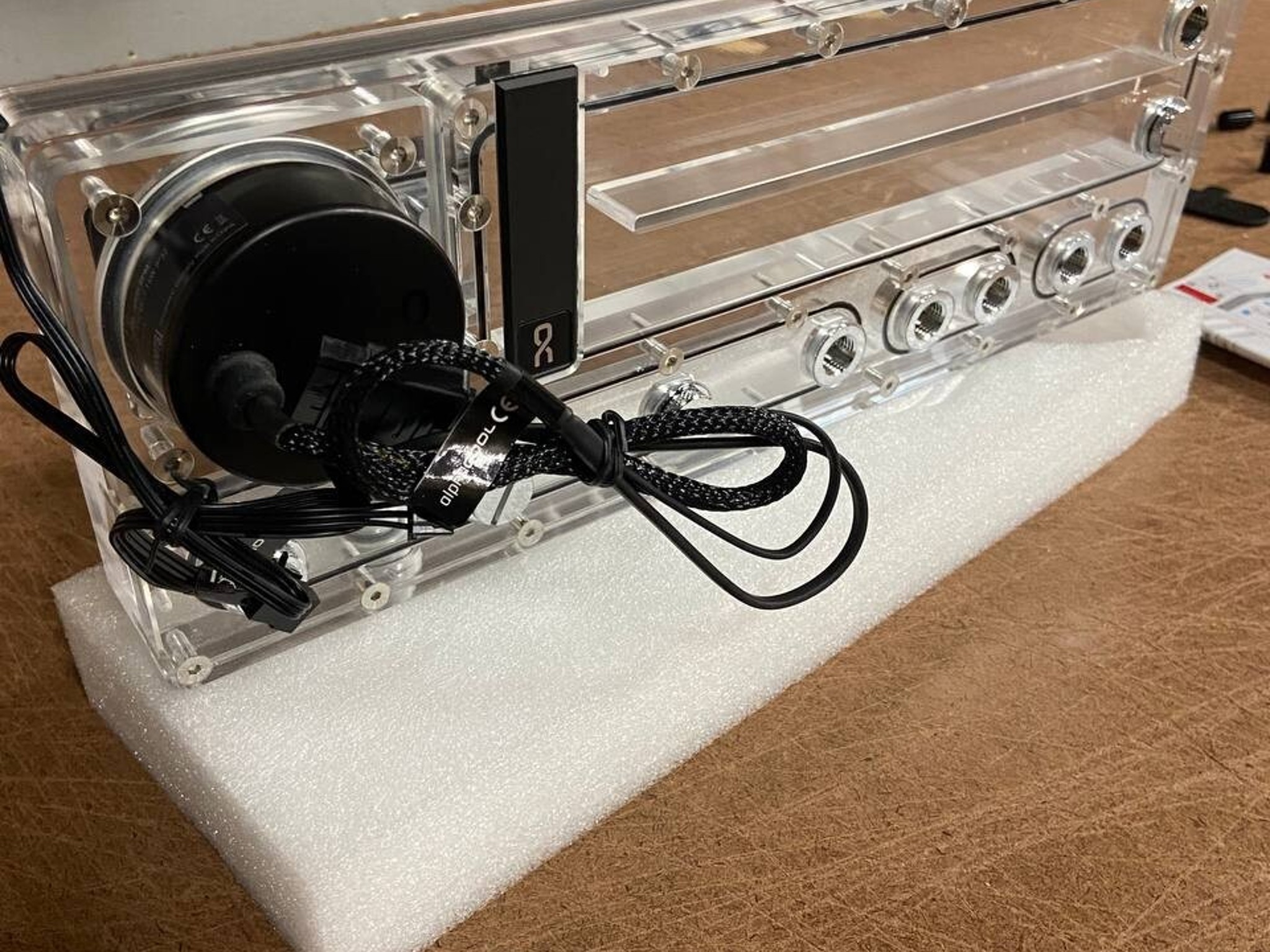 Alphacool Core Distro Plate 360 Right with VPP Pump (15479)