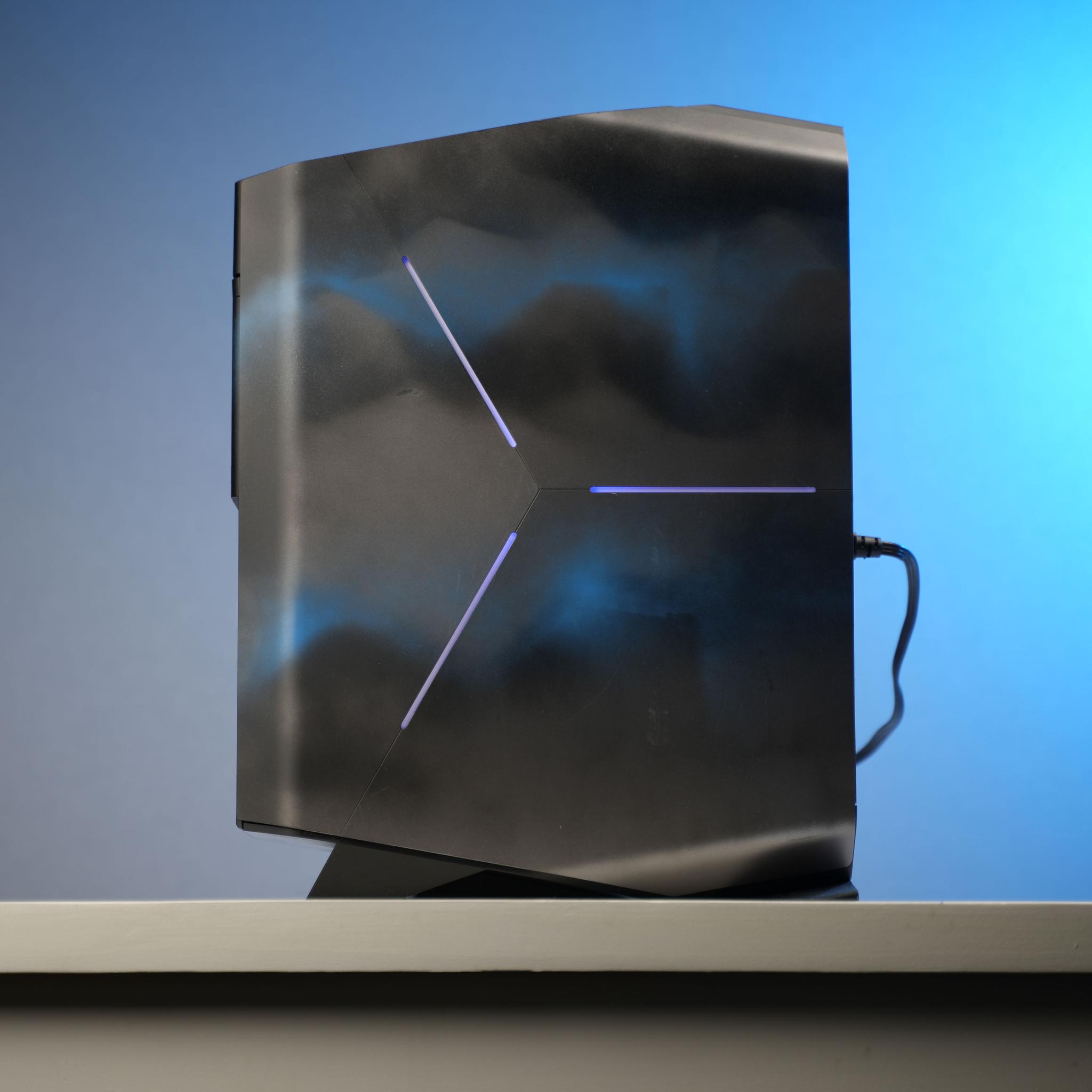 “ALIENS3FORM” GTX 1080 Intel Core i7 8700 16GB .9TB Windows 11 Gaming PC Powerhouse