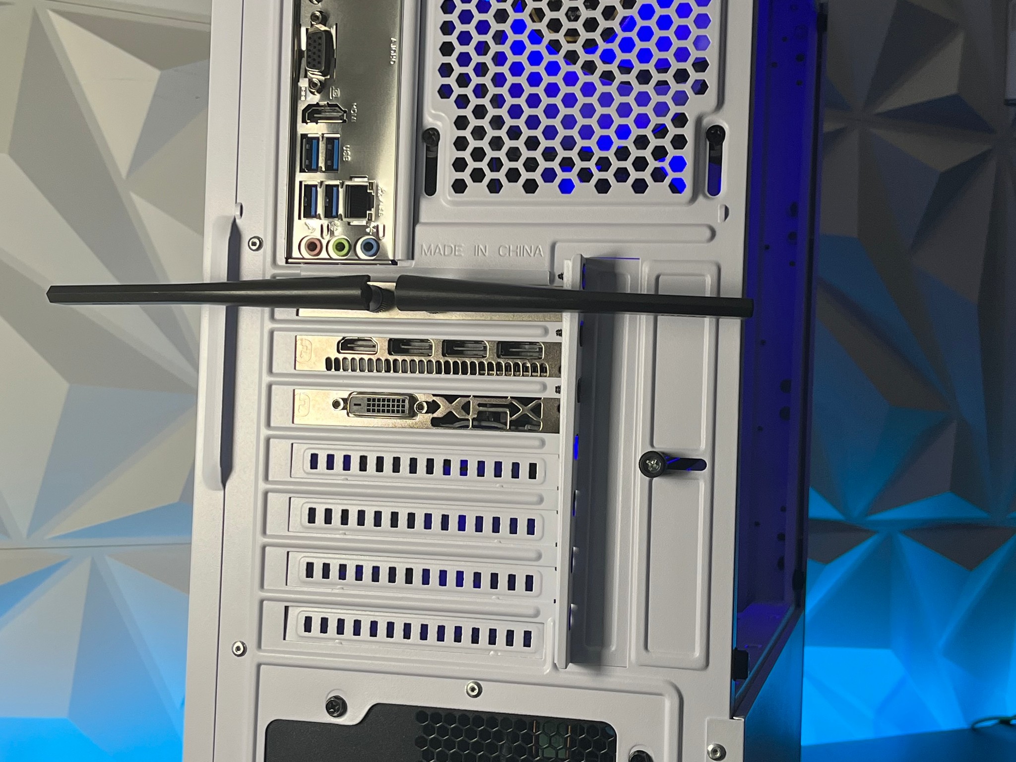 RX 580 8GB OC+, Ryzen 5 2400G, 16GB RAM | White RGB Gaming Computer/PC