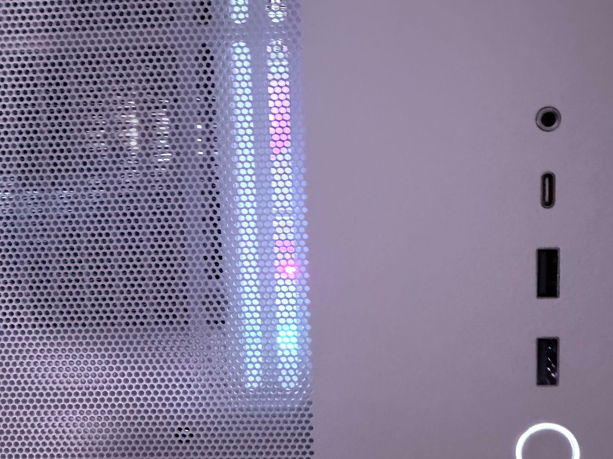 ⚪️"Polar Prism"❄️| 4K Gaming | Ryzen 7 9800X3D | RX 9070XT | 32GB 6400 mt/s DDR5 | 4TB Storage