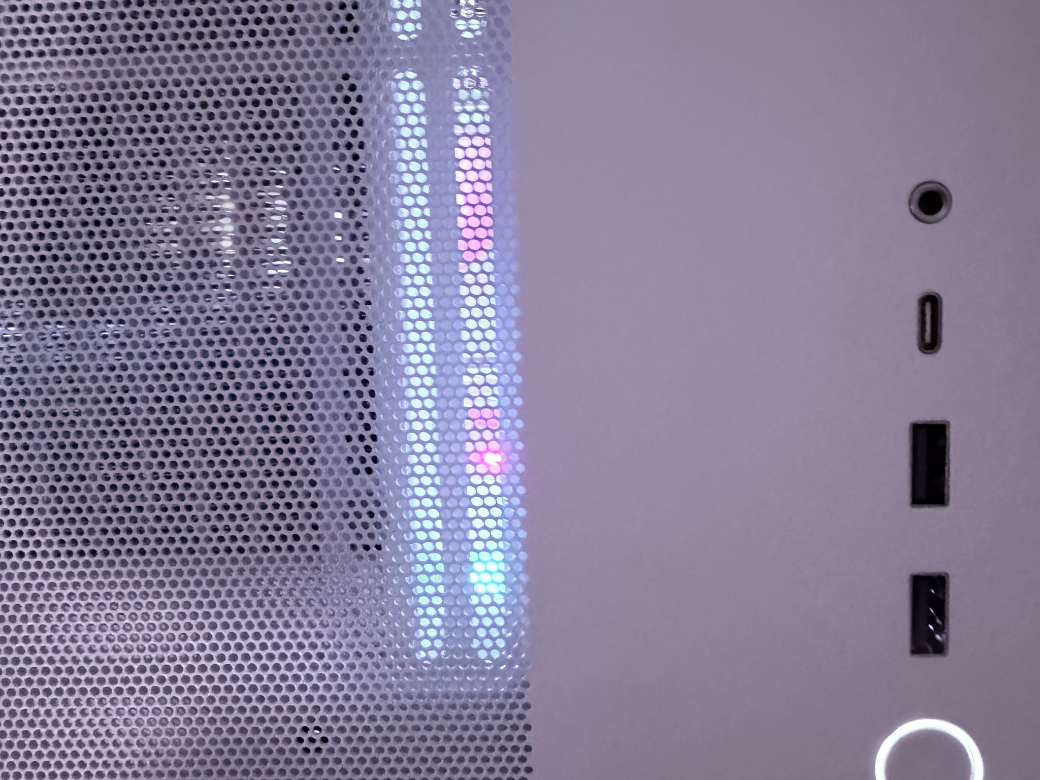 ⚪️"Polar Prism"❄️| 4K Gaming | Ryzen 7 9800X3D | RX 9070XT | 32GB 6400 mt/s DDR5 | 3TB Storage