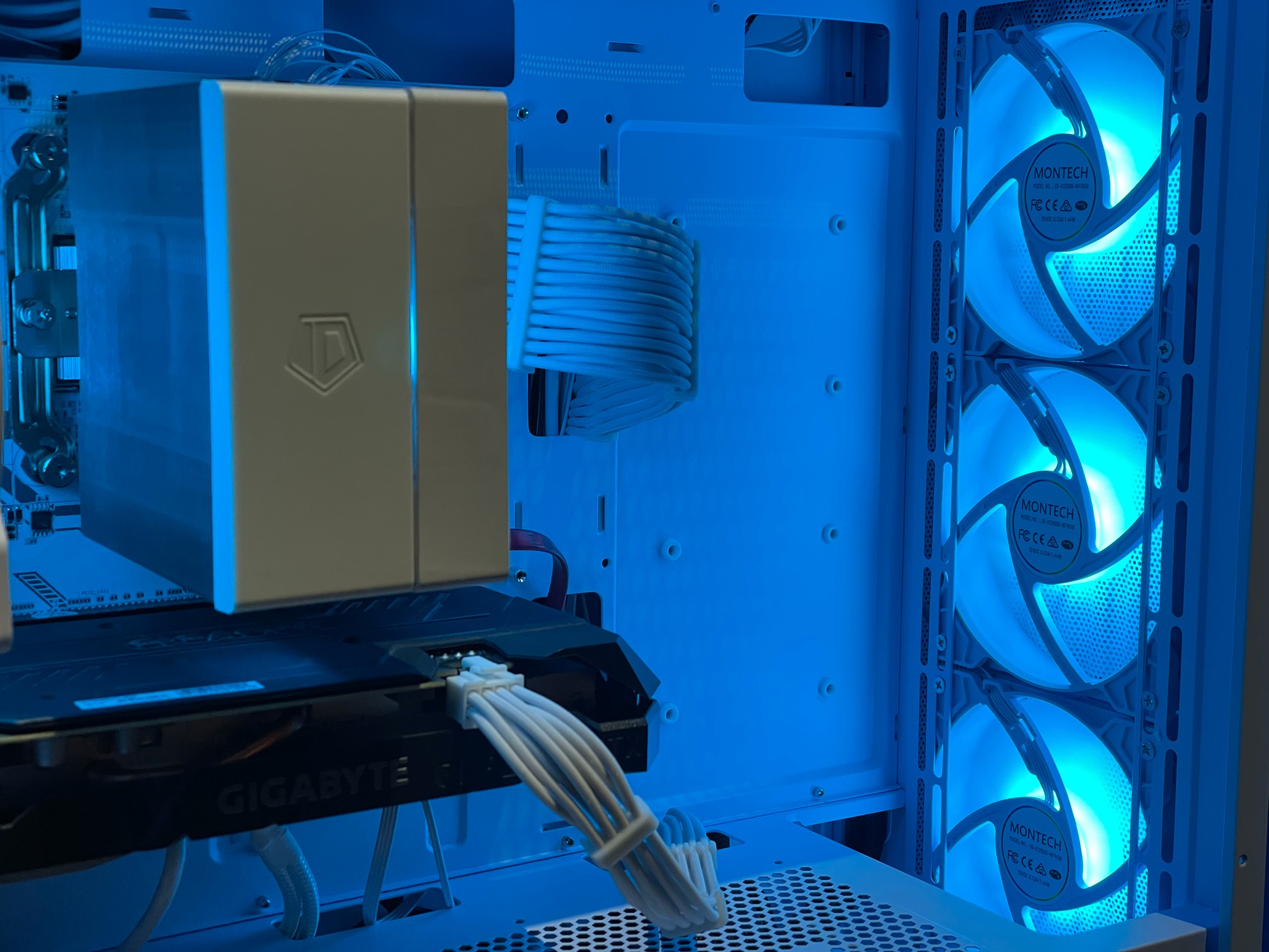 White Value Gaming PC - GTX 1660 | Ryzen 5 | 16GB DDR4 | 500 GB SSD | Win 11 Pro