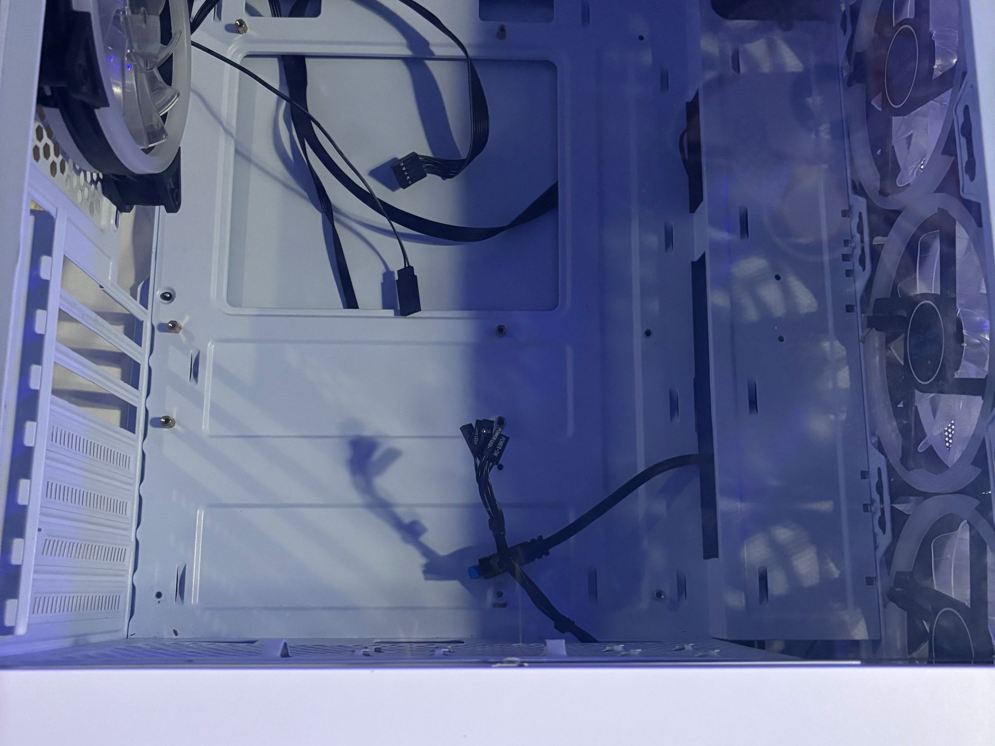 White ATX PC case ‼️NO FRONT PANEL SCREWS‼️