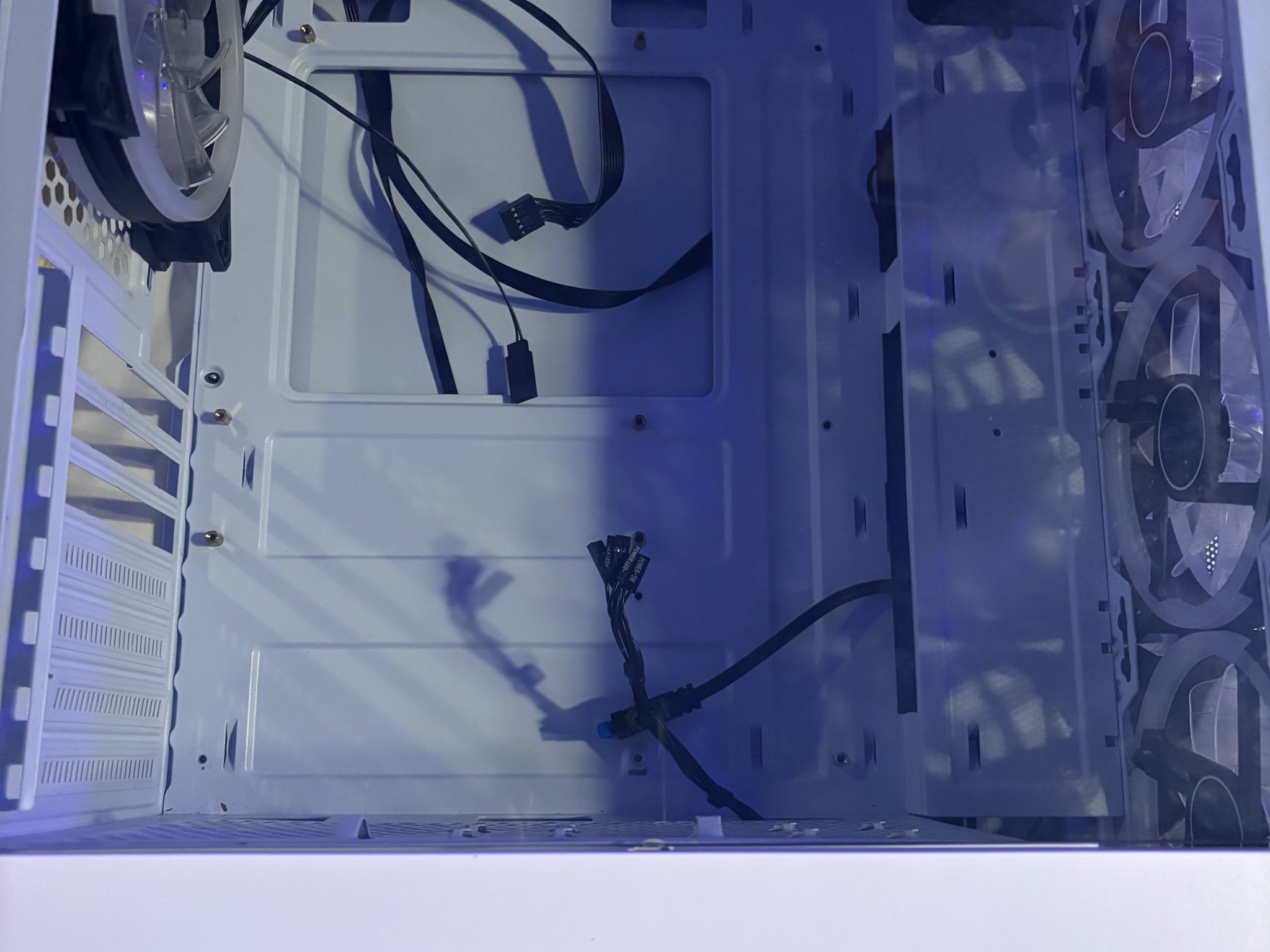 White ATX PC case ‼️NO FRONT PANEL SCREWS‼️