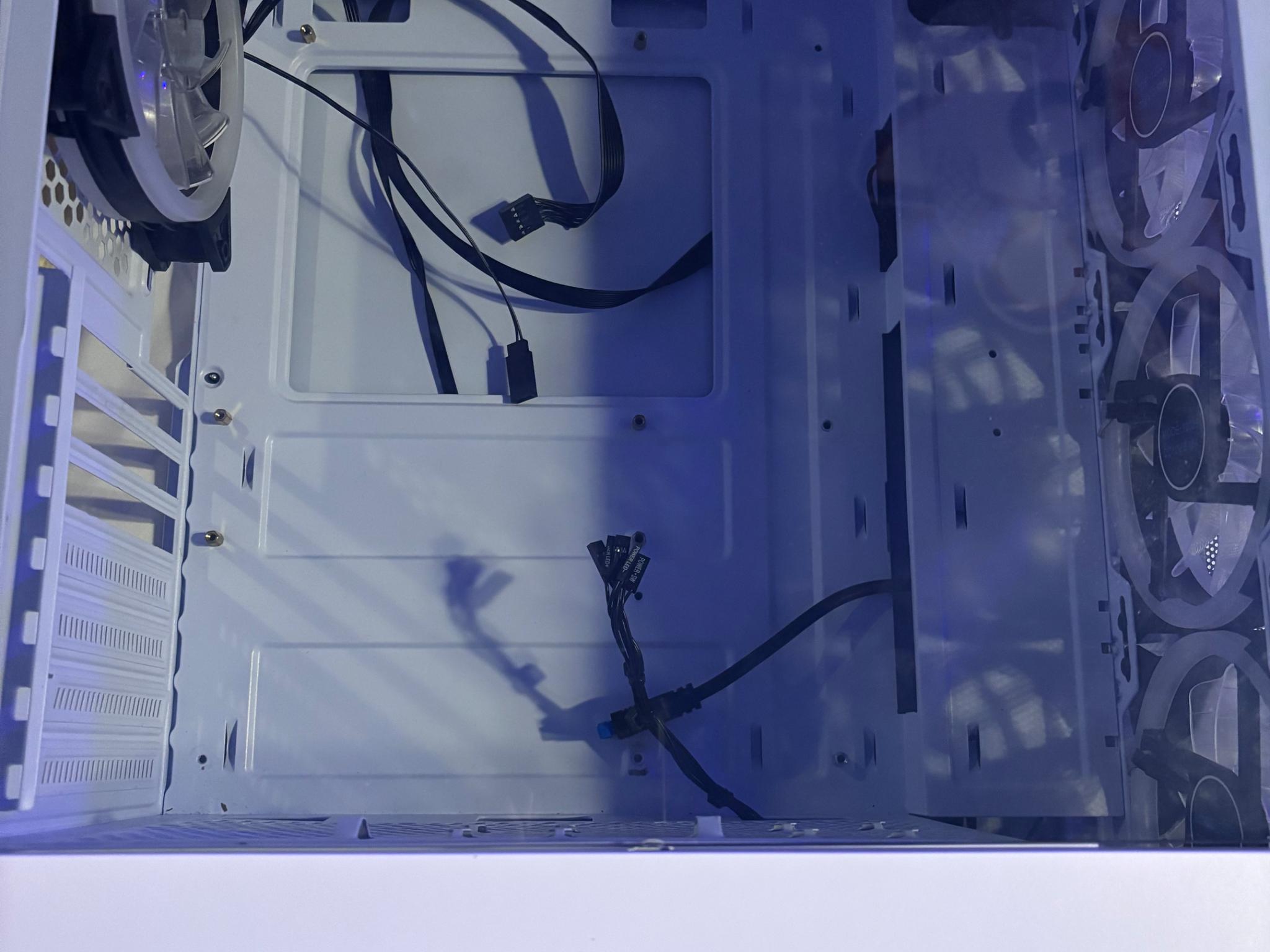 White ATX PC case ‼️NO FRONT PANEL SCREWS‼️