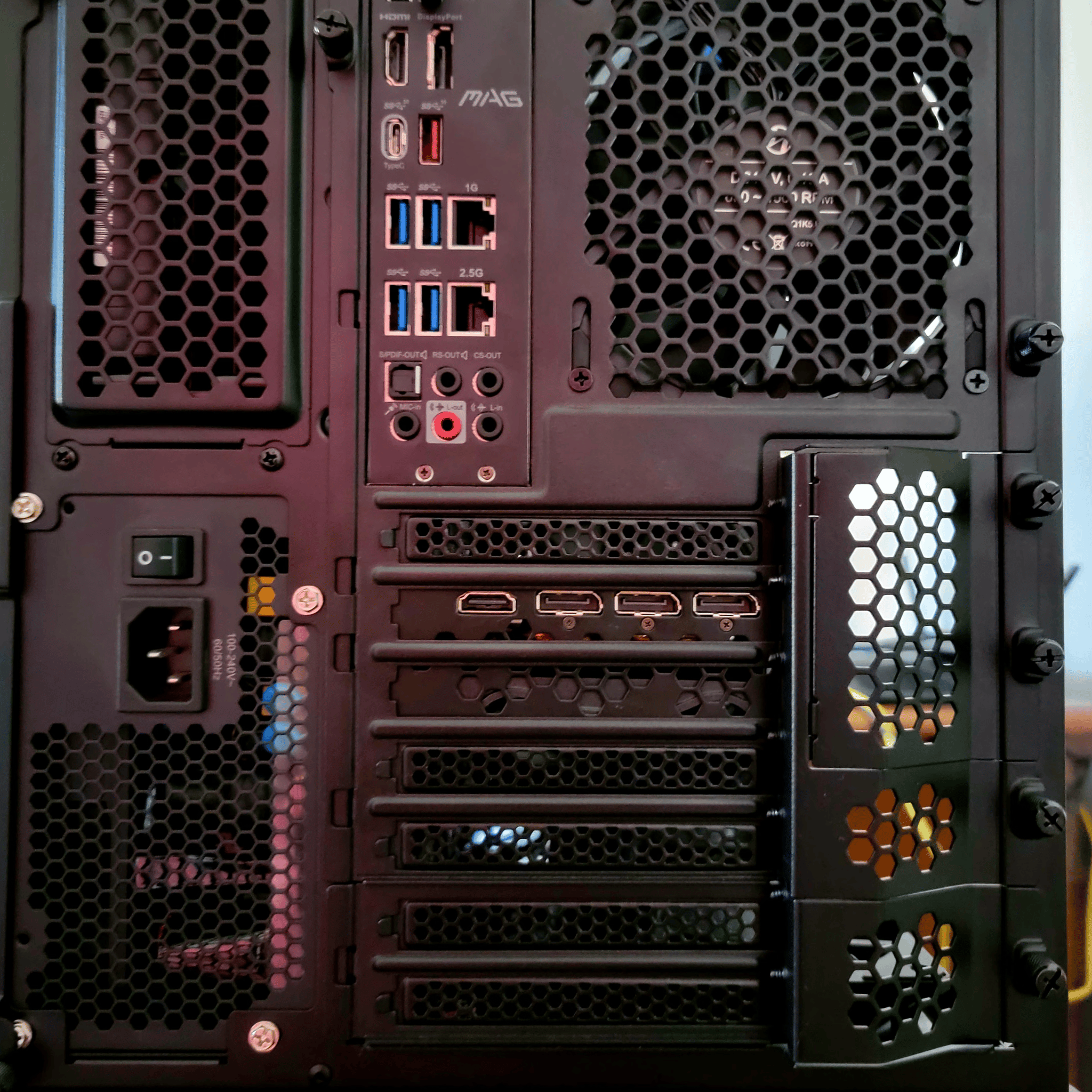 Intel i9 10900kf - EVGA 3060 XC - Lian LI 011 Air mini