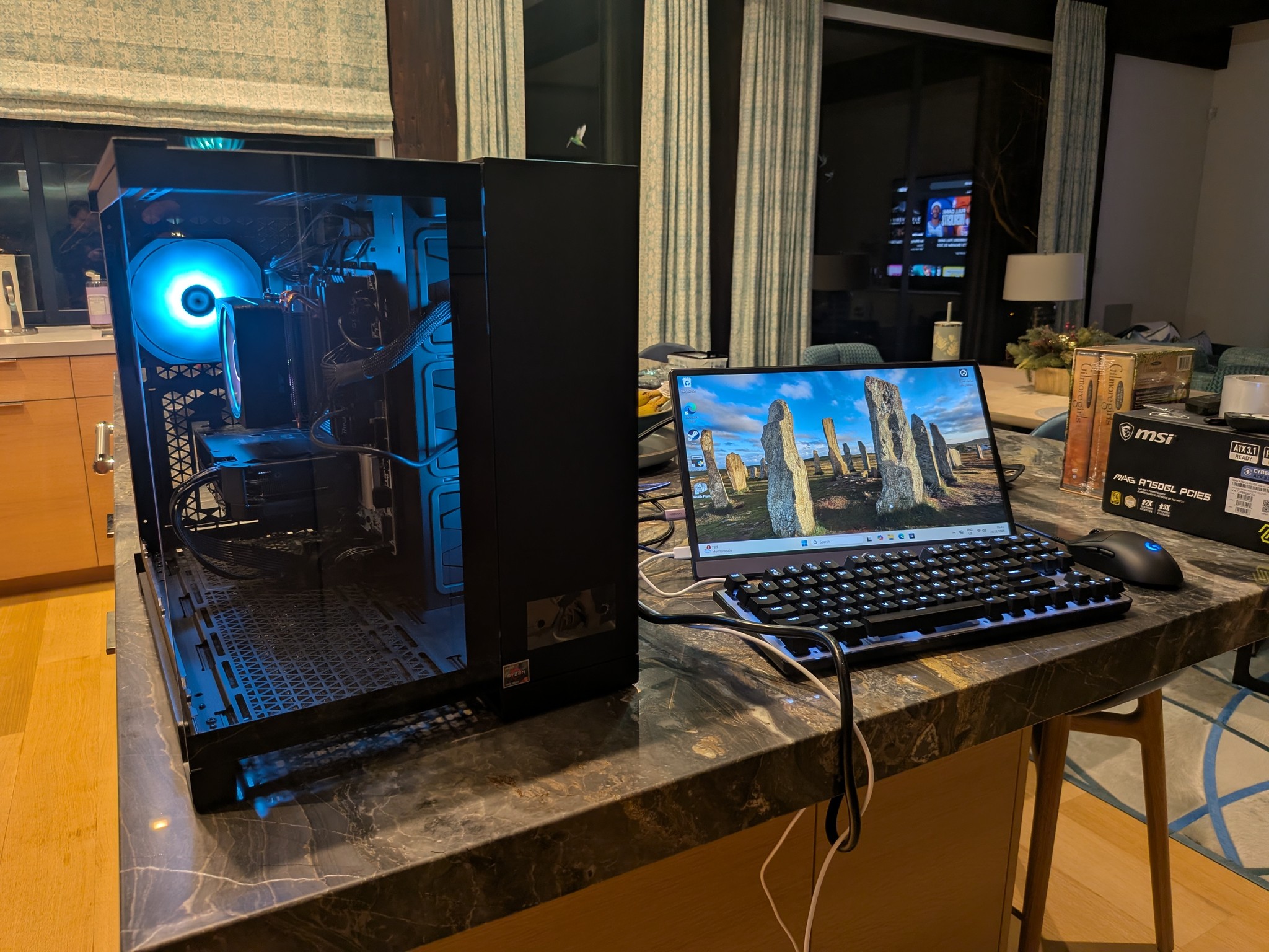 1440p Cube Rex - RX 9060 XT 16GB, Ryzen 5 7600, 32 GB DDR5, 2 TB Gen 4, RGB