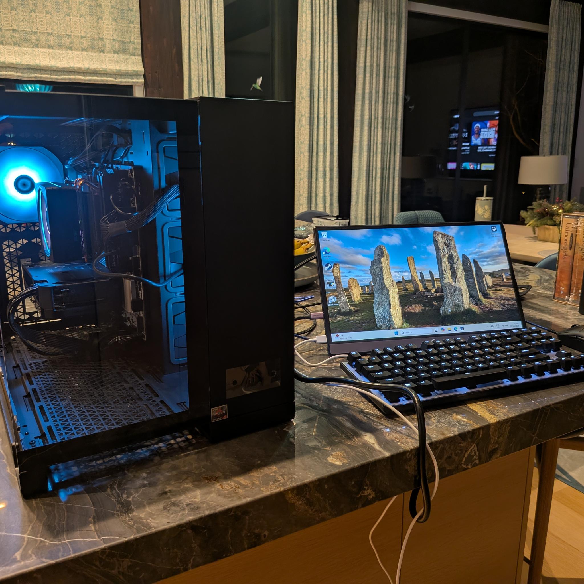 1440p Cube Rex - RX 9060 XT 16GB, Ryzen 5 7600, 32 GB DDR5, 2 TB Gen 4, RGB