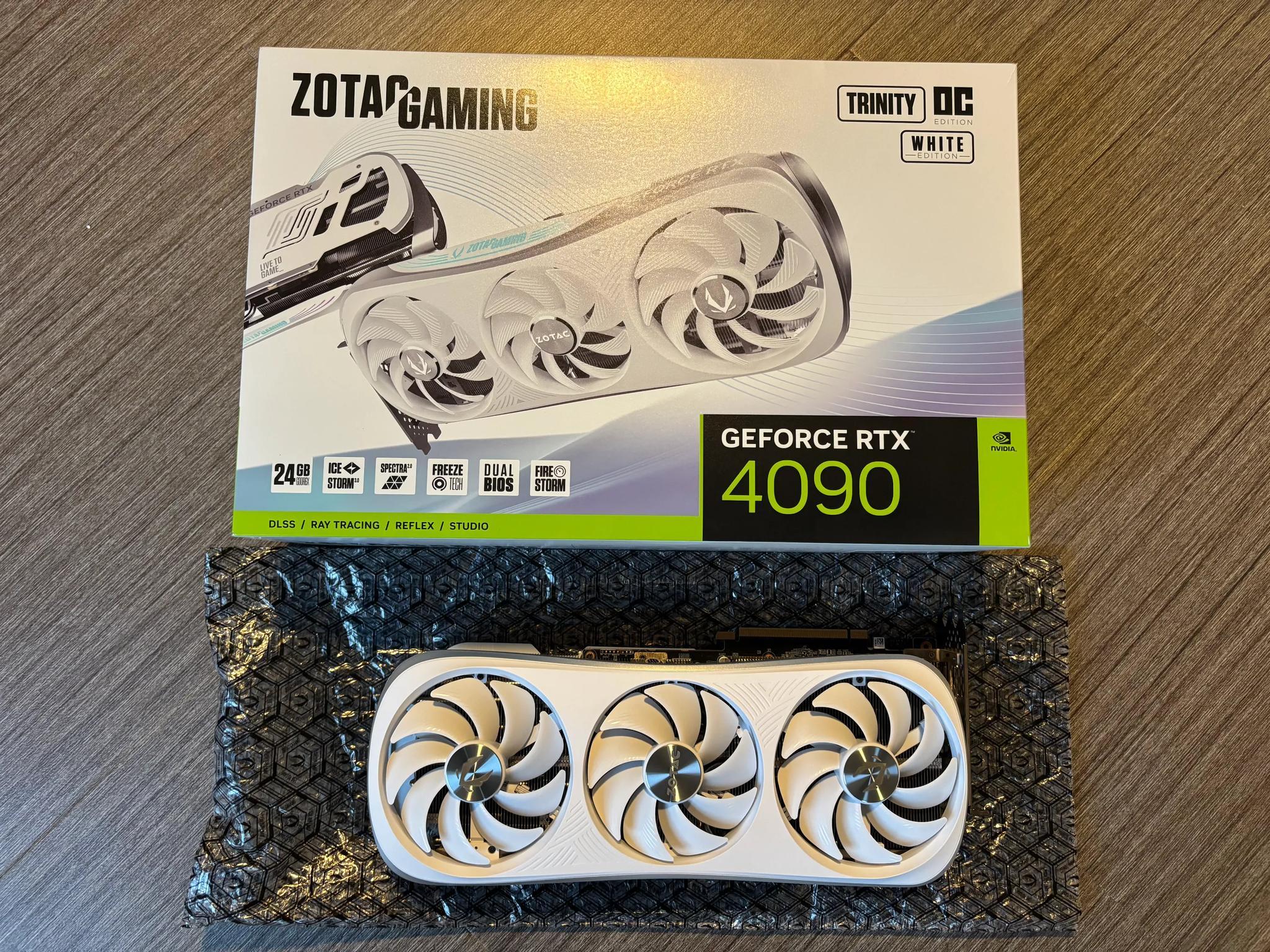 ZOTAC GAMING GeForce RTX 4090 Trinity OC White Edition