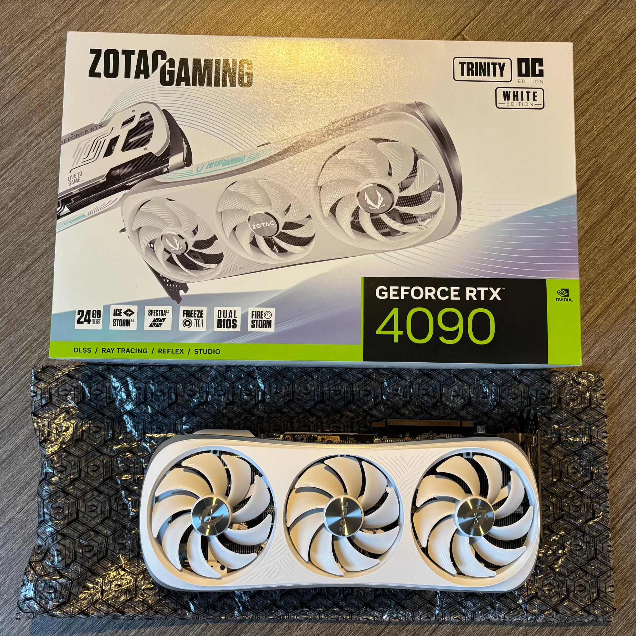 ZOTAC GAMING GeForce RTX 4090 Trinity OC White Edition