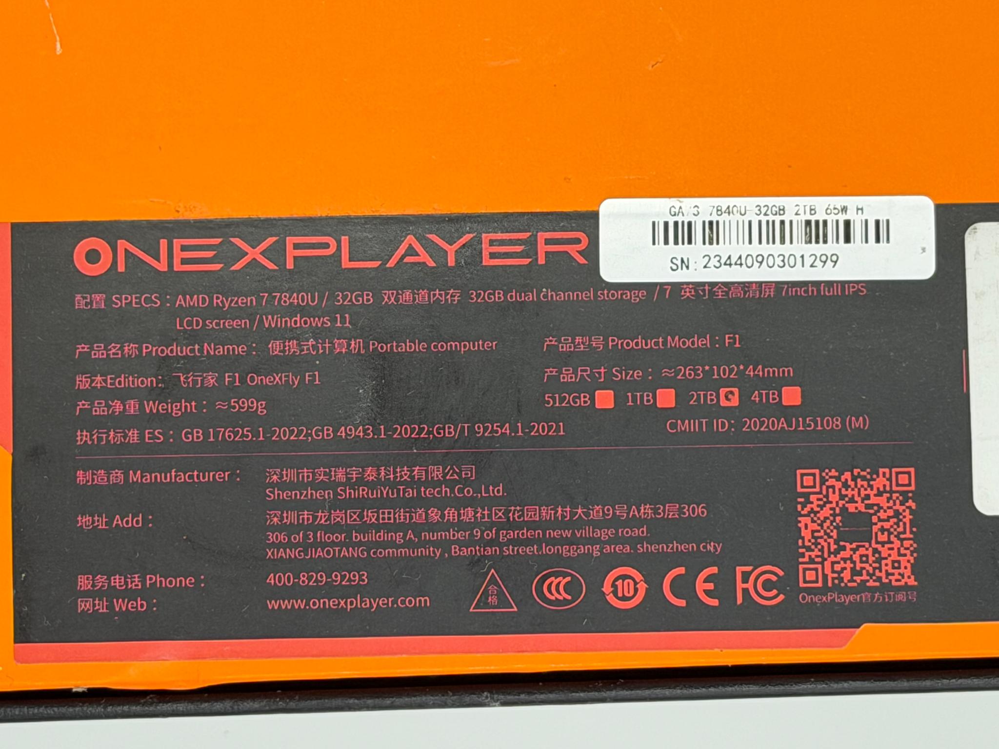 ONEXPLAYER ONEXFLY F1 AMD Ryzen 7 7840U Handheld Gaming PC (32GB RAM / 2TB SSD)