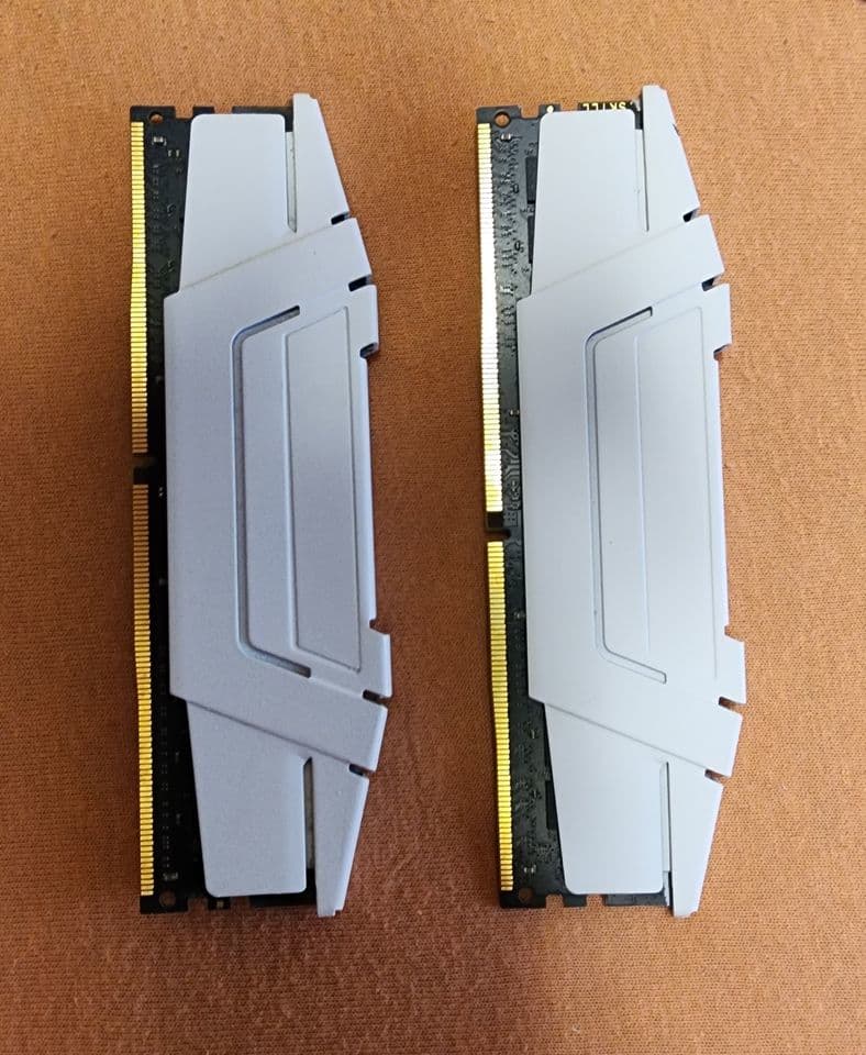 32GB (2x16GB) G.Skill Ripjaws V DDR4 3600 CL16 (F4-3600C16D-32GVKC)