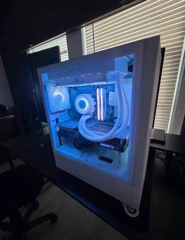 Gaming PC 4070 Ti and I9 13900k.