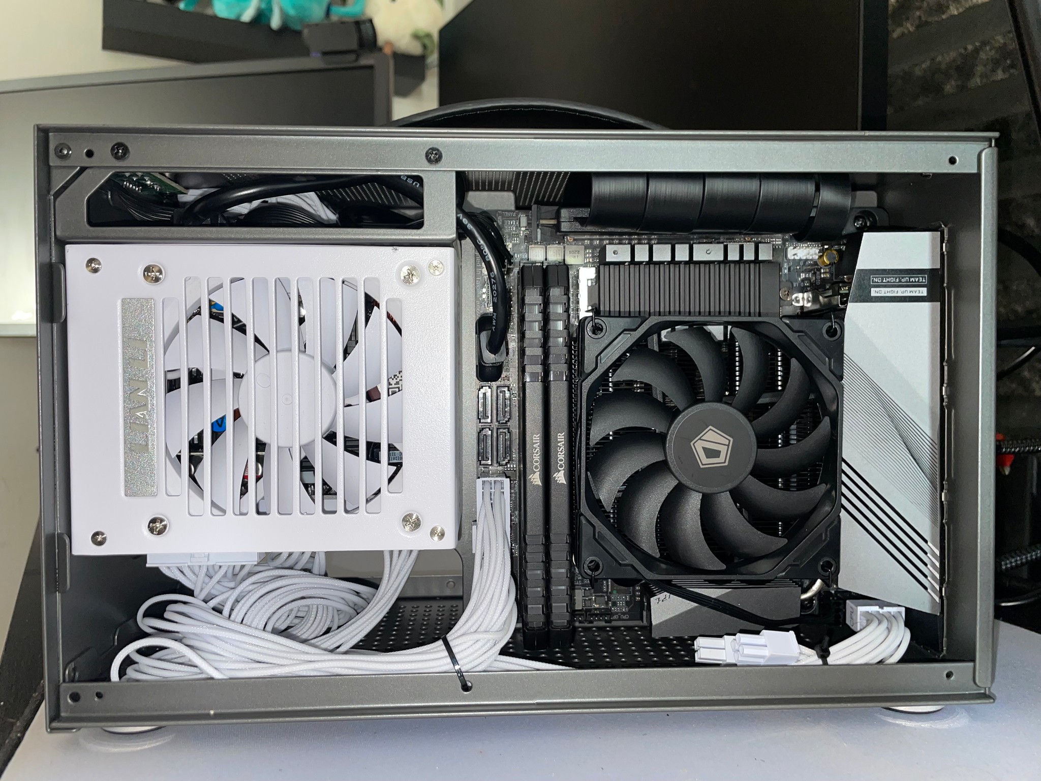 i5-12400 + RX 5700 XT || LGA 1700 ITX SMALL FORM FACTOR Portable w/ Leather Handle