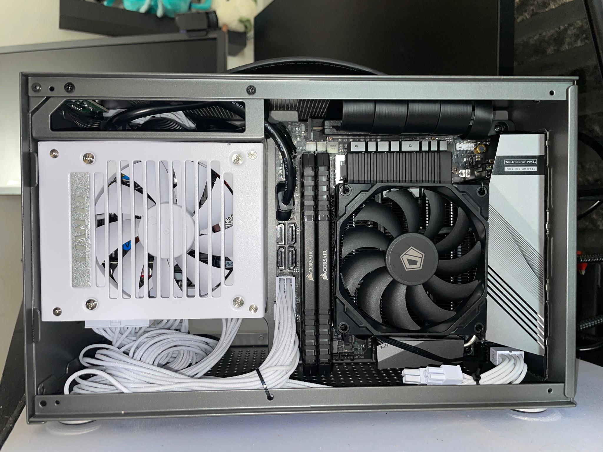 i5-12400 + RX 5700 XT || LGA 1700 ITX SMALL FORM FACTOR Portable w/ Leather Handle