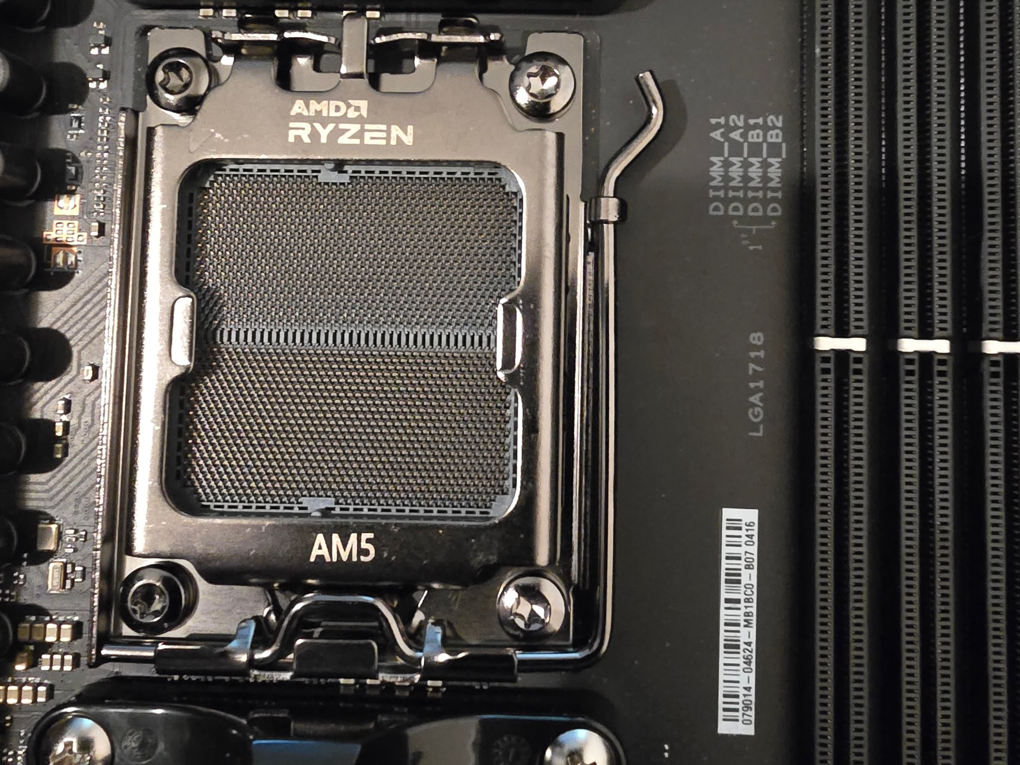 AMD Ryzen 9 9950X3d+Asus Crosshair X670E Hero+32GB DDR5 Gskill Trident Z Neo RGB 6000Mhz