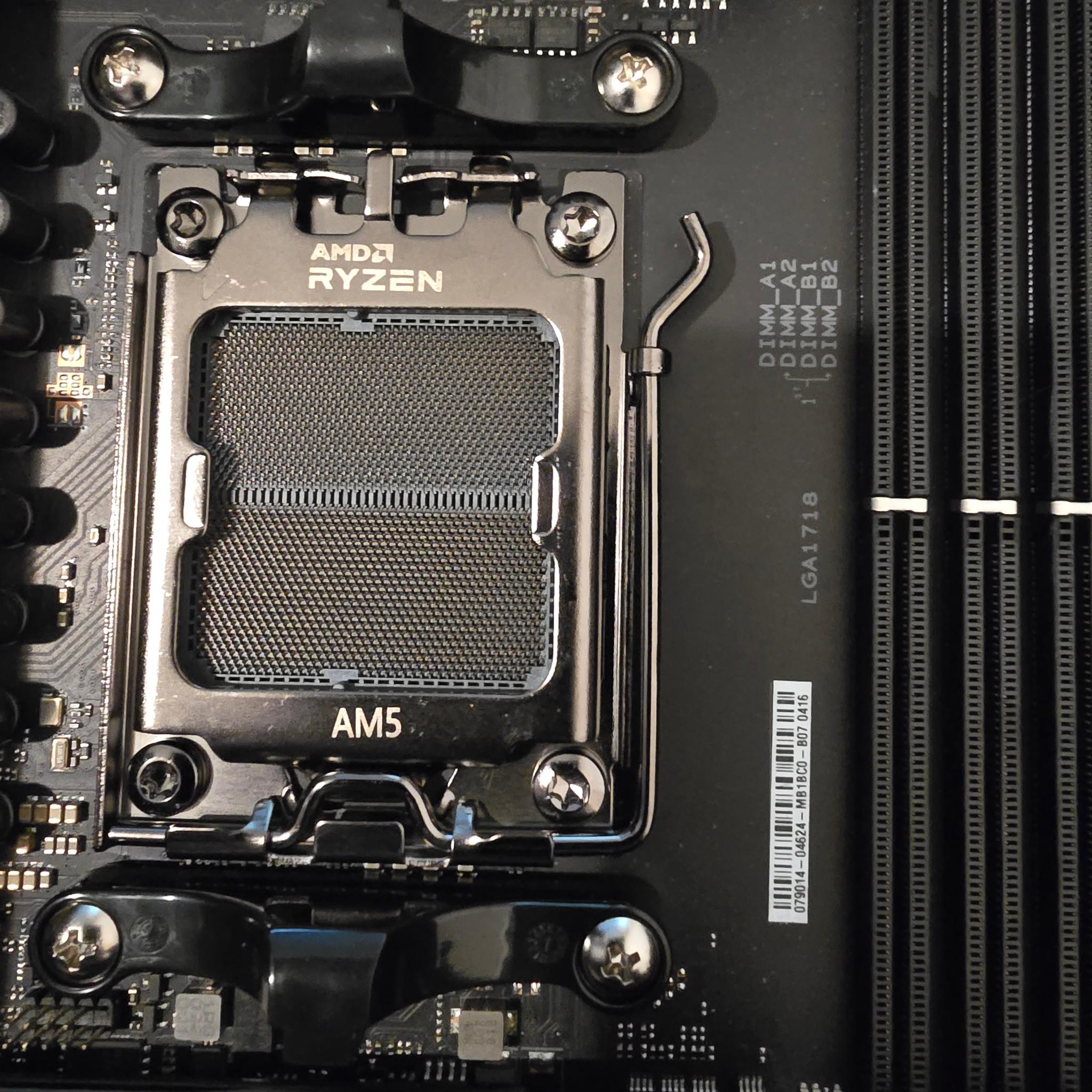 AMD Ryzen 9 9950X3d+Asus Crosshair X670E Hero+32GB DDR5 Gskill Trident Z Neo RGB 6000Mhz