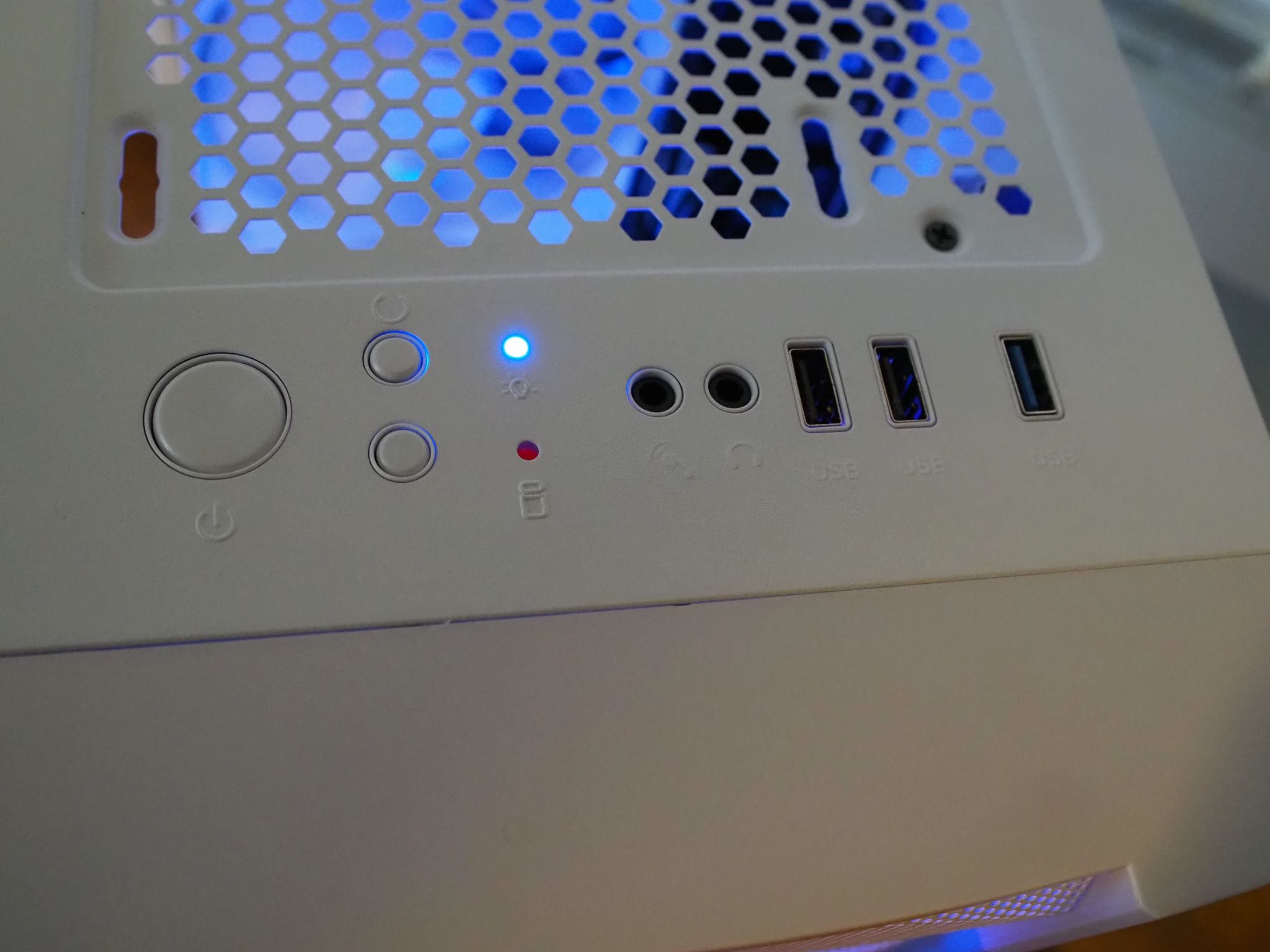 🤍 White RX 6700 XT Gaming PC | NZXT RGB Cooler | High FPS Fortnite/Warzone | WiFi