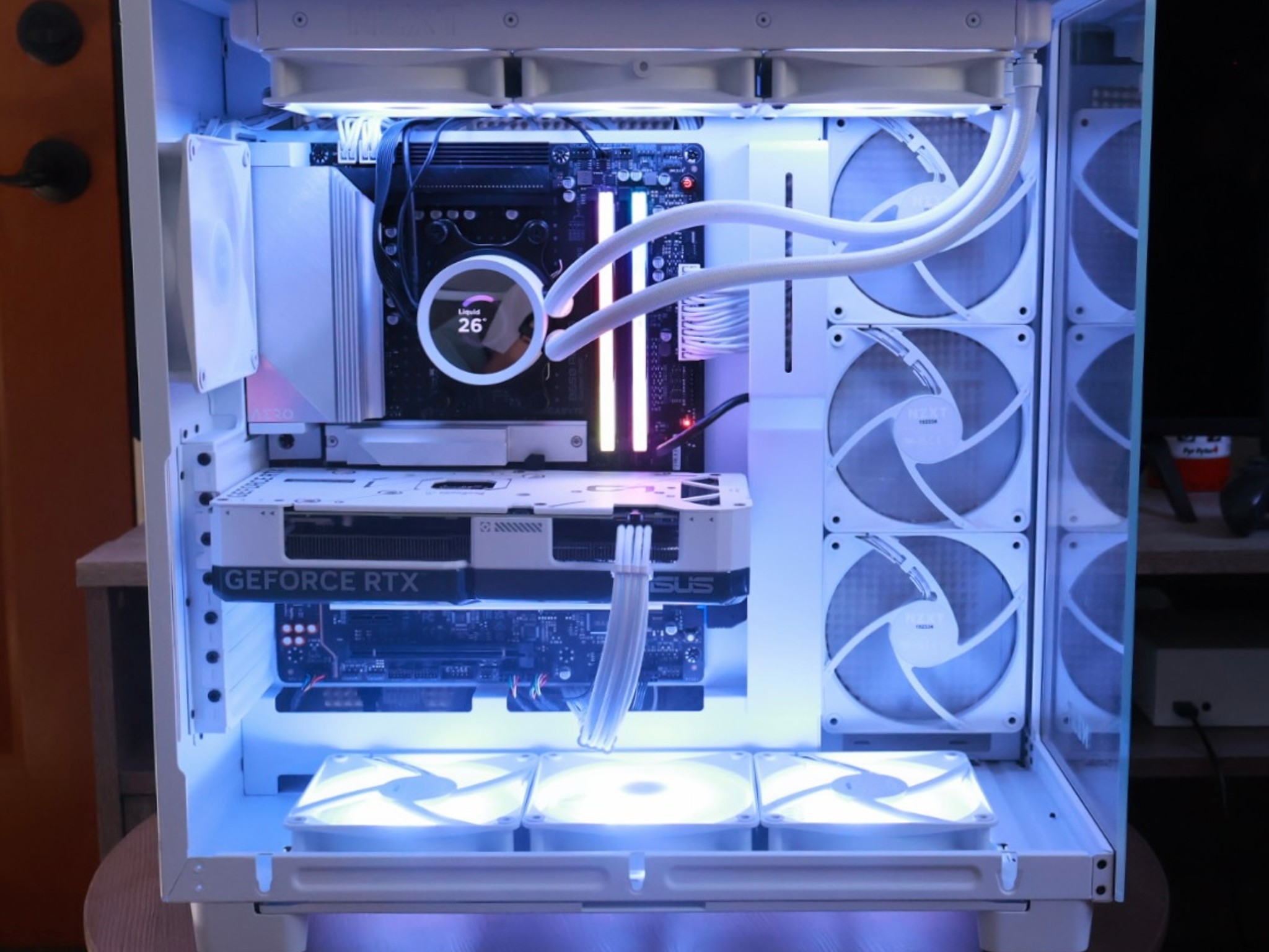 FULL WHITE GAMING PC - RTX 4070 12 GB, Ryzen 7 7800X3D, Liquid Cooling, 4 TB storage, 32 GB RAM