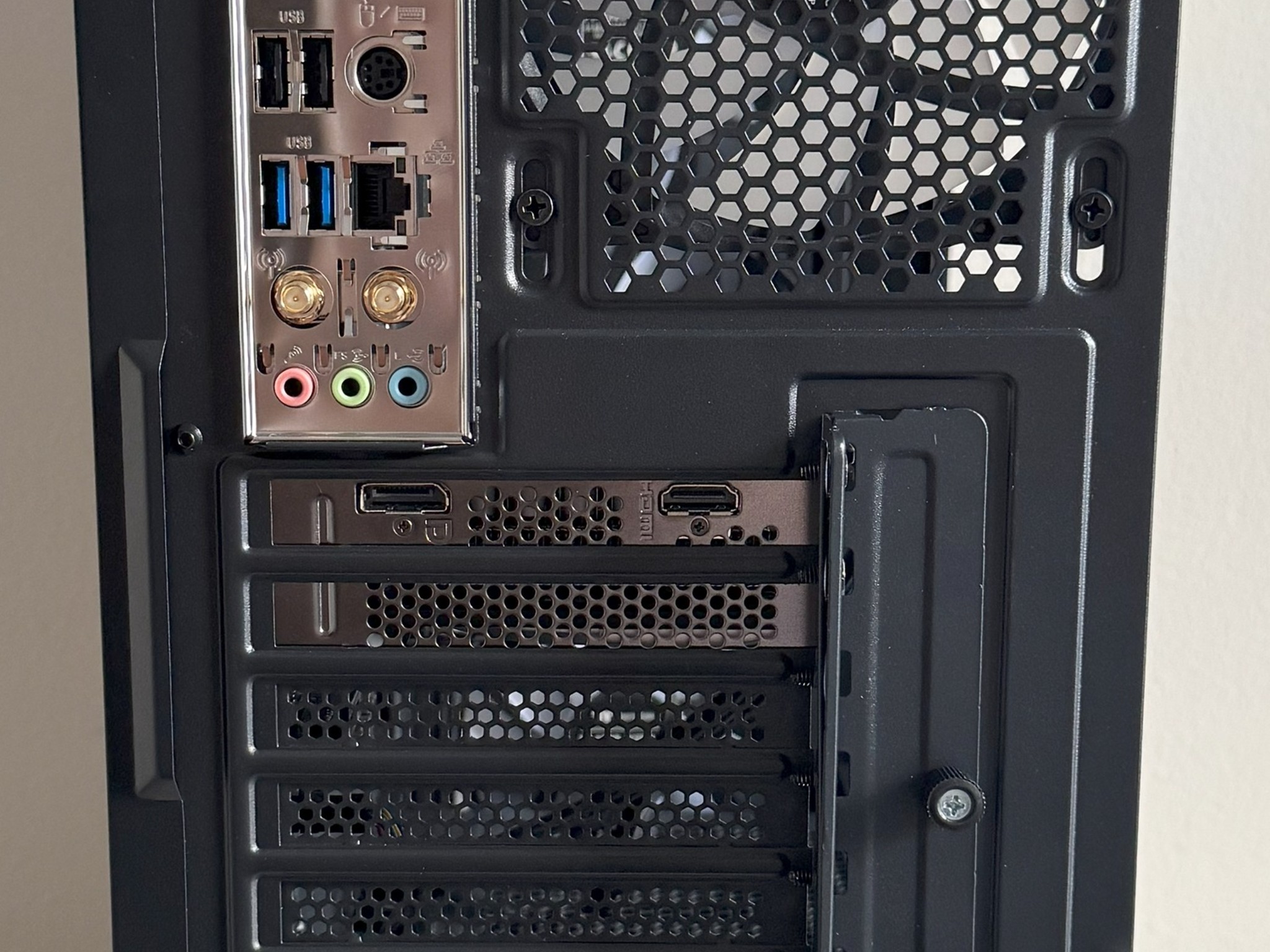 AMD Ryzen 5 5600GT Gaming PC Radeon RX 6500 XT MSI B550 32GB DDR4 1TB NVMe SSD Thermaltake ARGB Case