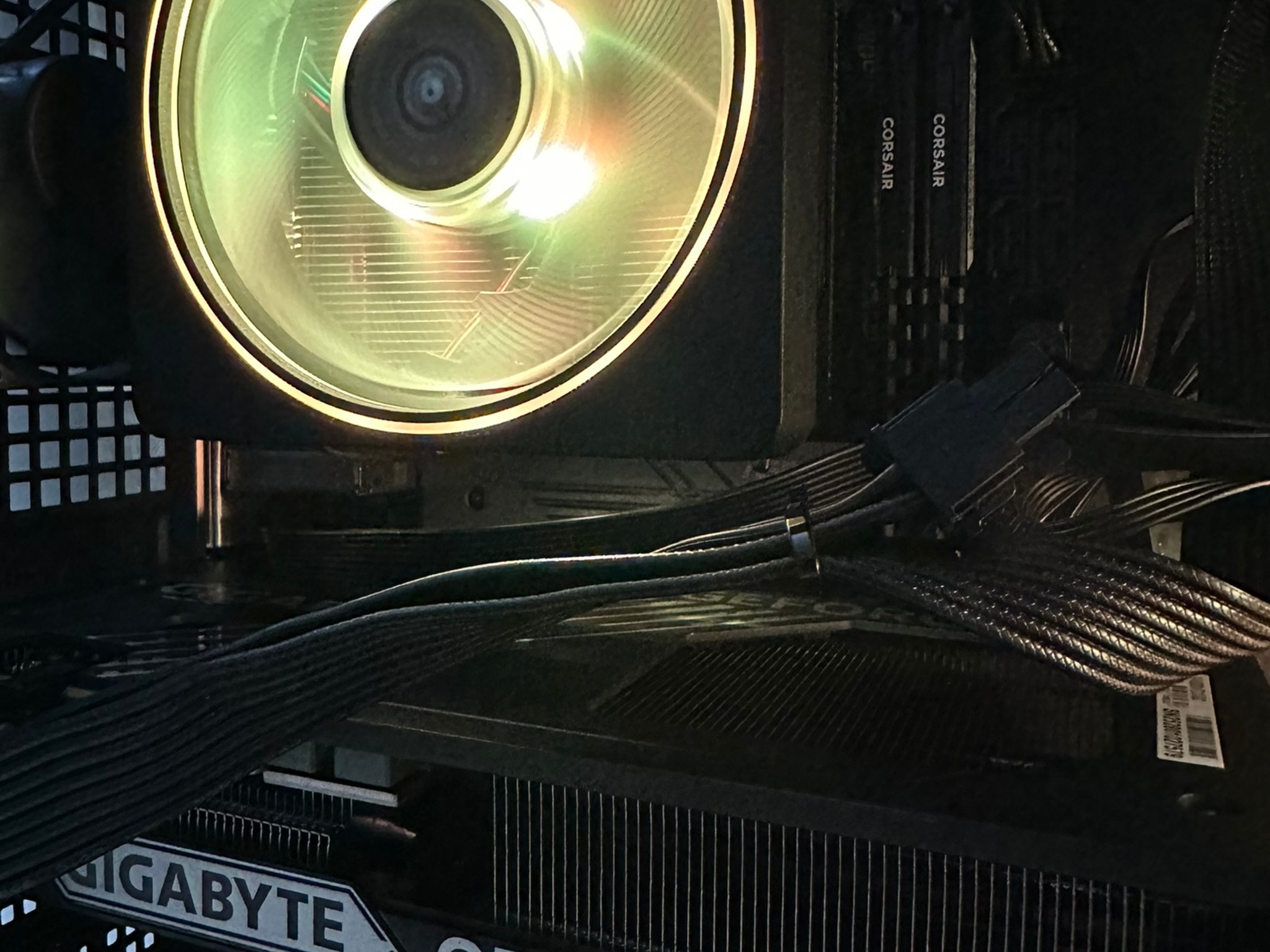 Ryzen 7 3800XT / RTX 5060 / 1TB NVME / 32GB RAM