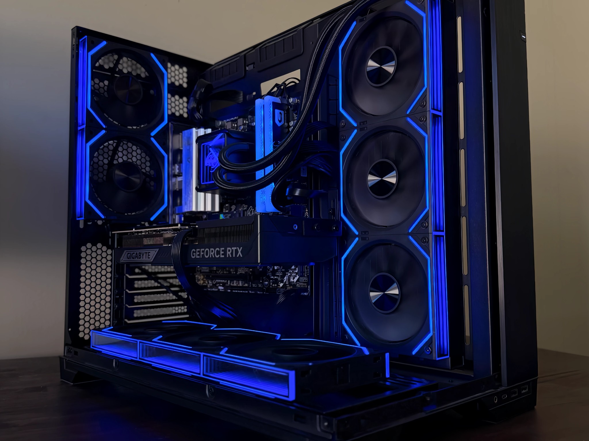 GeForce RTX 5070 Ti Custom Gaming PC - Ryzen 7 9800X3D, 32GB RAM, 1TB NVMe SSD