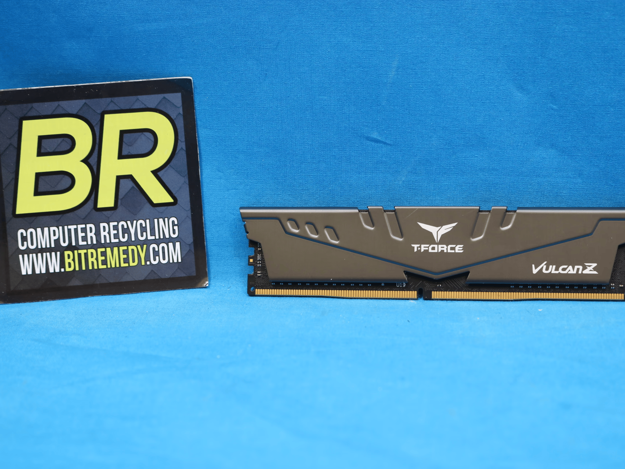 TeamGroup T-FORCE VULCAN Z 8 GB (1 x 8 GB) DDR4 3200MHz CL16 Desktop RAM TLZGD48G3200HC16CBK